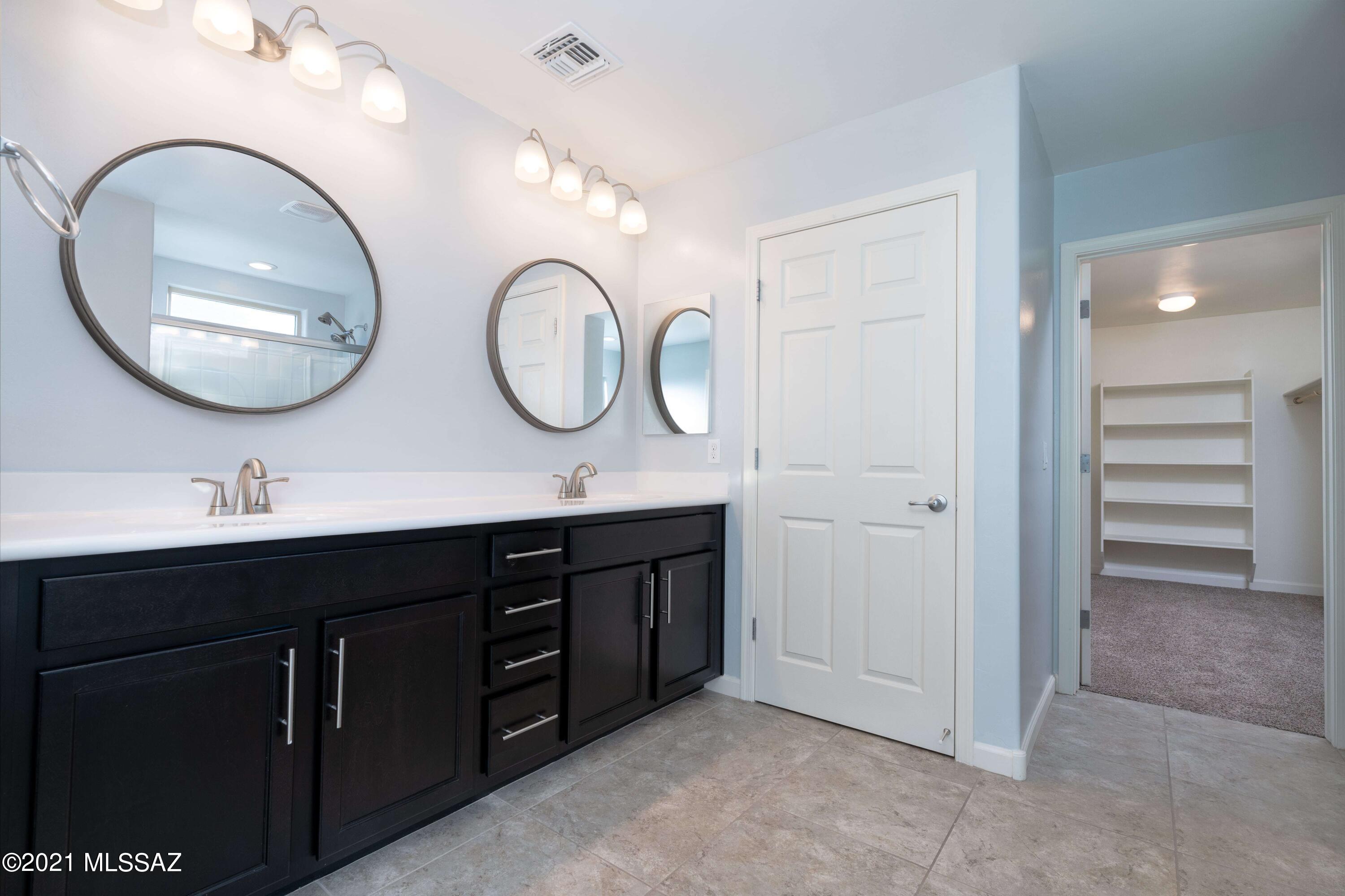 Vista Del Lago Norte SQ20140780198 - Residential