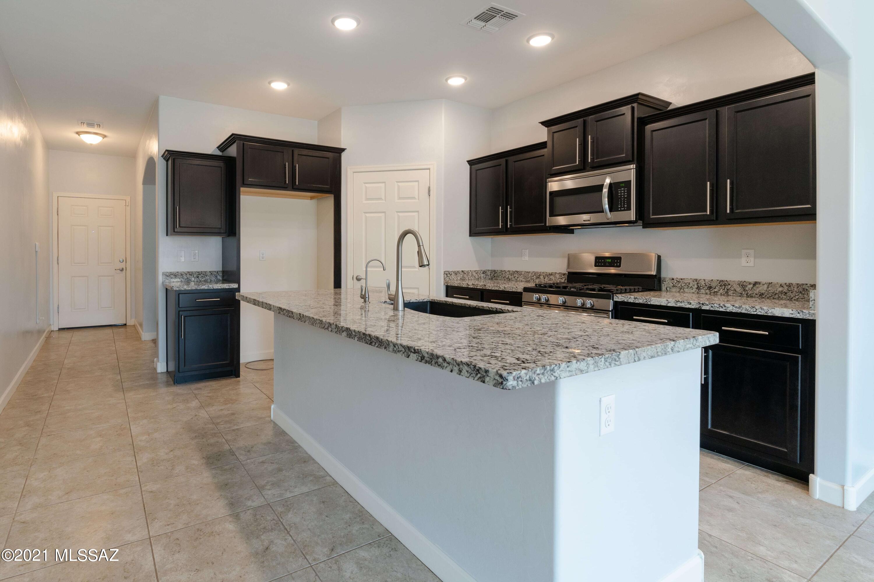 Vista Del Lago Norte SQ20140780198 - Residential