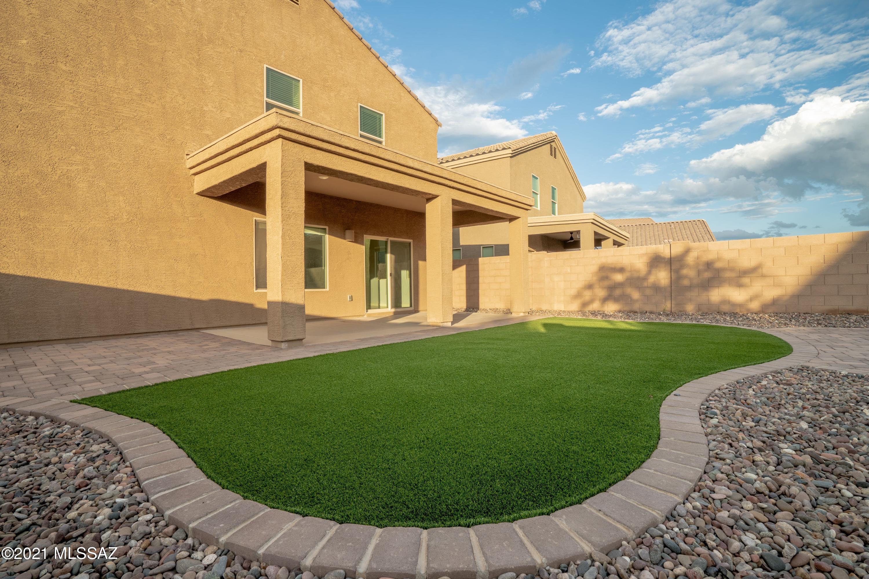 Vista Del Lago Norte SQ20140780198 - Residential