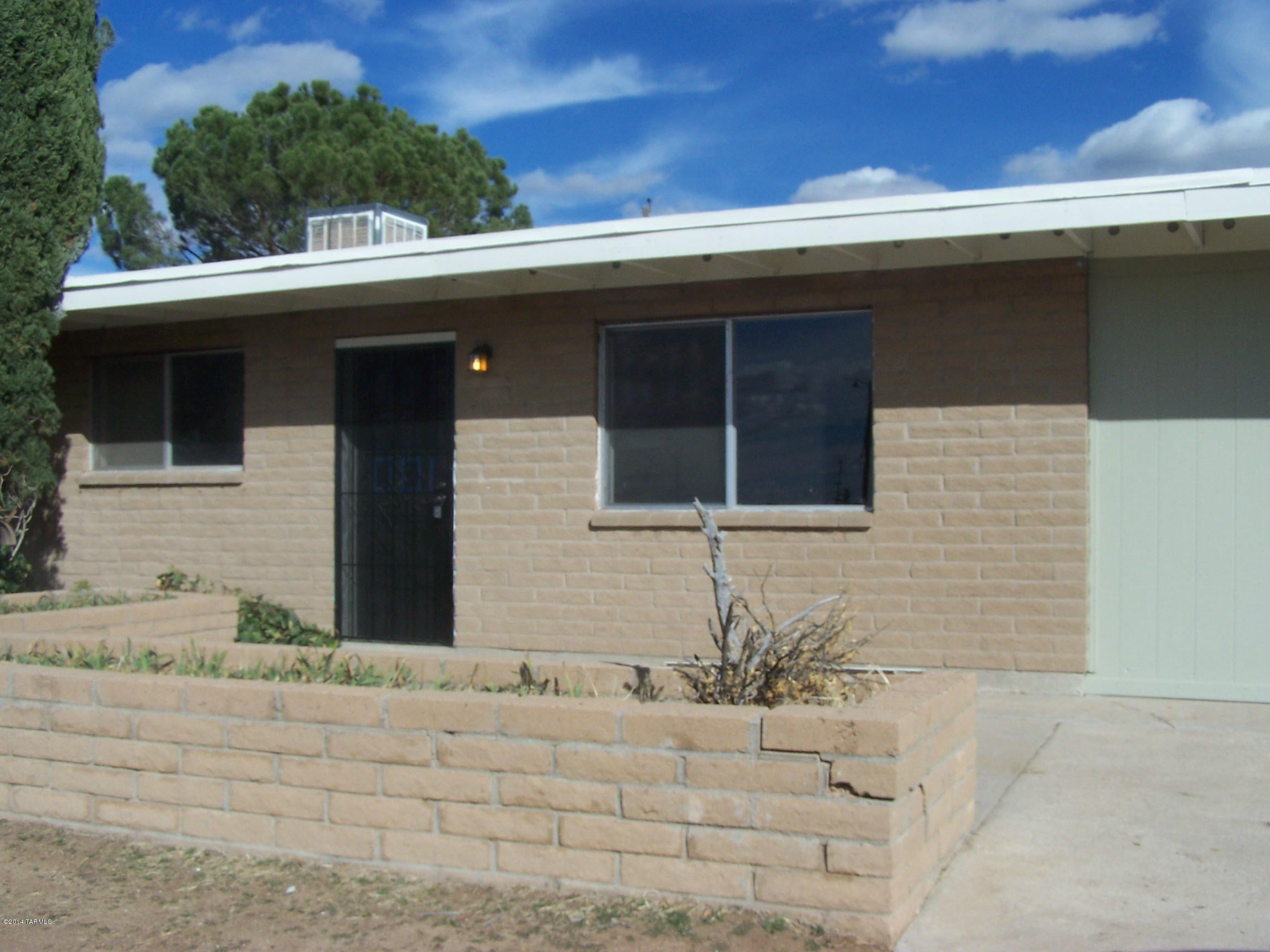 Spacious home recently updated includes added family room plus bonus room and third bath with a fenced backyard.

Please text 520-490-5232 for more info.

Please give me your email and I will send cost information.