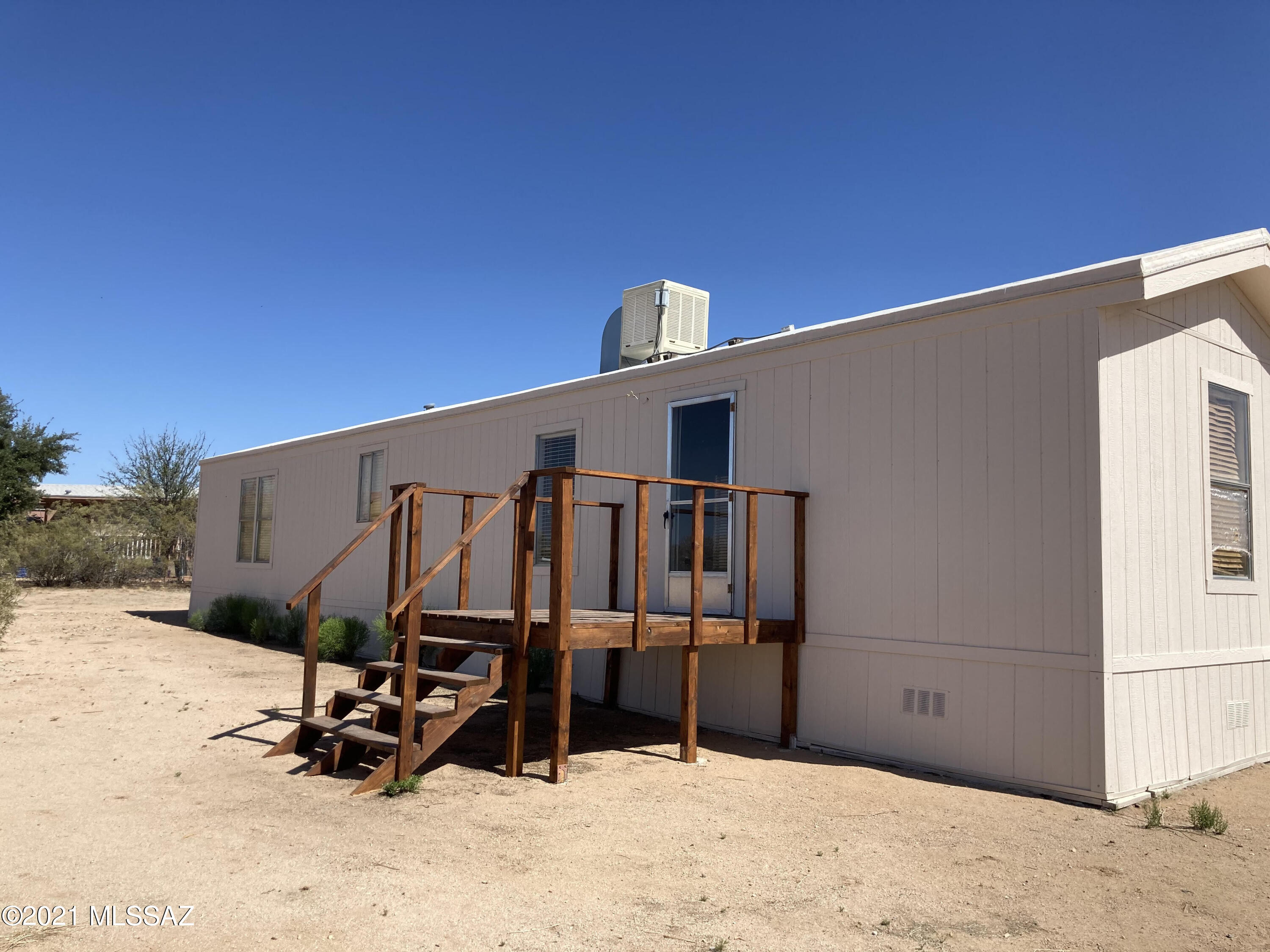 Well kept single wide with family room permitted add on.  Best of Picture Rocks - Marana Schools,   Seller wants non consumer buyer with carryback terms.  This is a great property with rental potential.