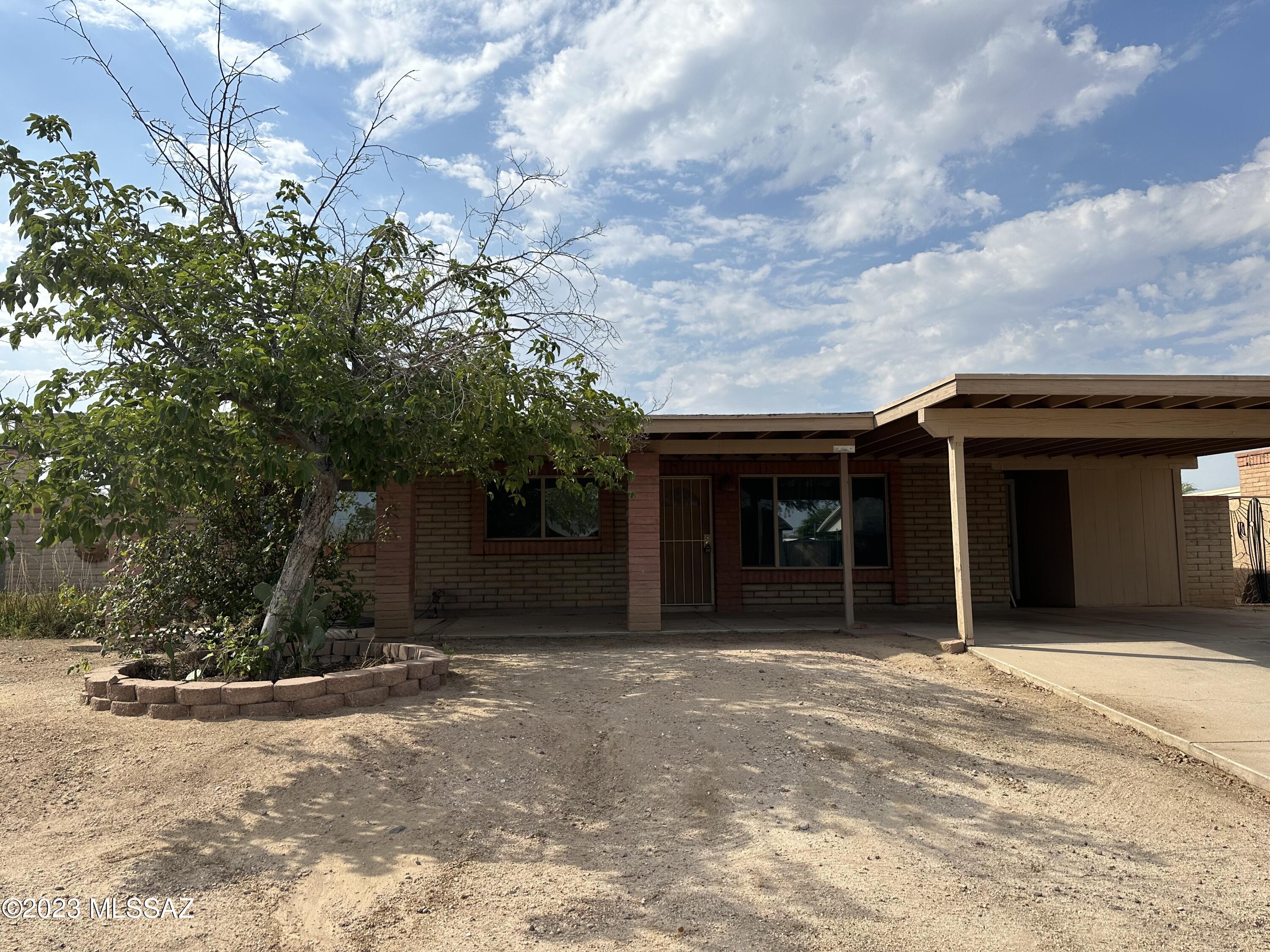 3 bedrooms, 2 bath plus a DEN! This beautiful home is available for rent! Upgraded bathrooms, all tile flooring and a large backyard with distant mountain views! Located off Ina and Camino De La Tierra, this home is close to shopping, dining and more! Utilities not included. Rental Listing Agreement Only - Owner Managed. Not managed by Vista Point Properties.