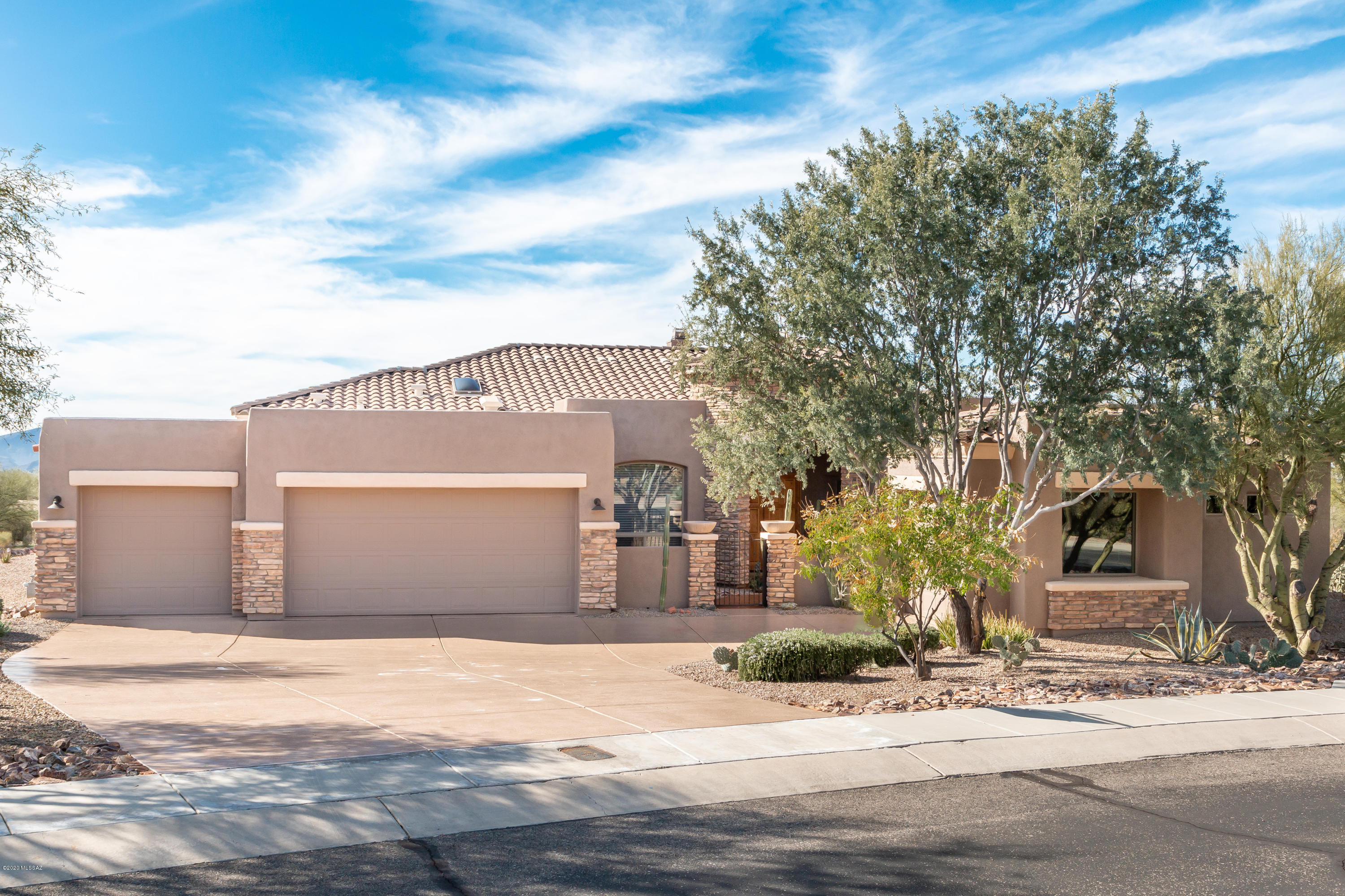 Dos Lagos at Dove Mountain (1-91) - Residential