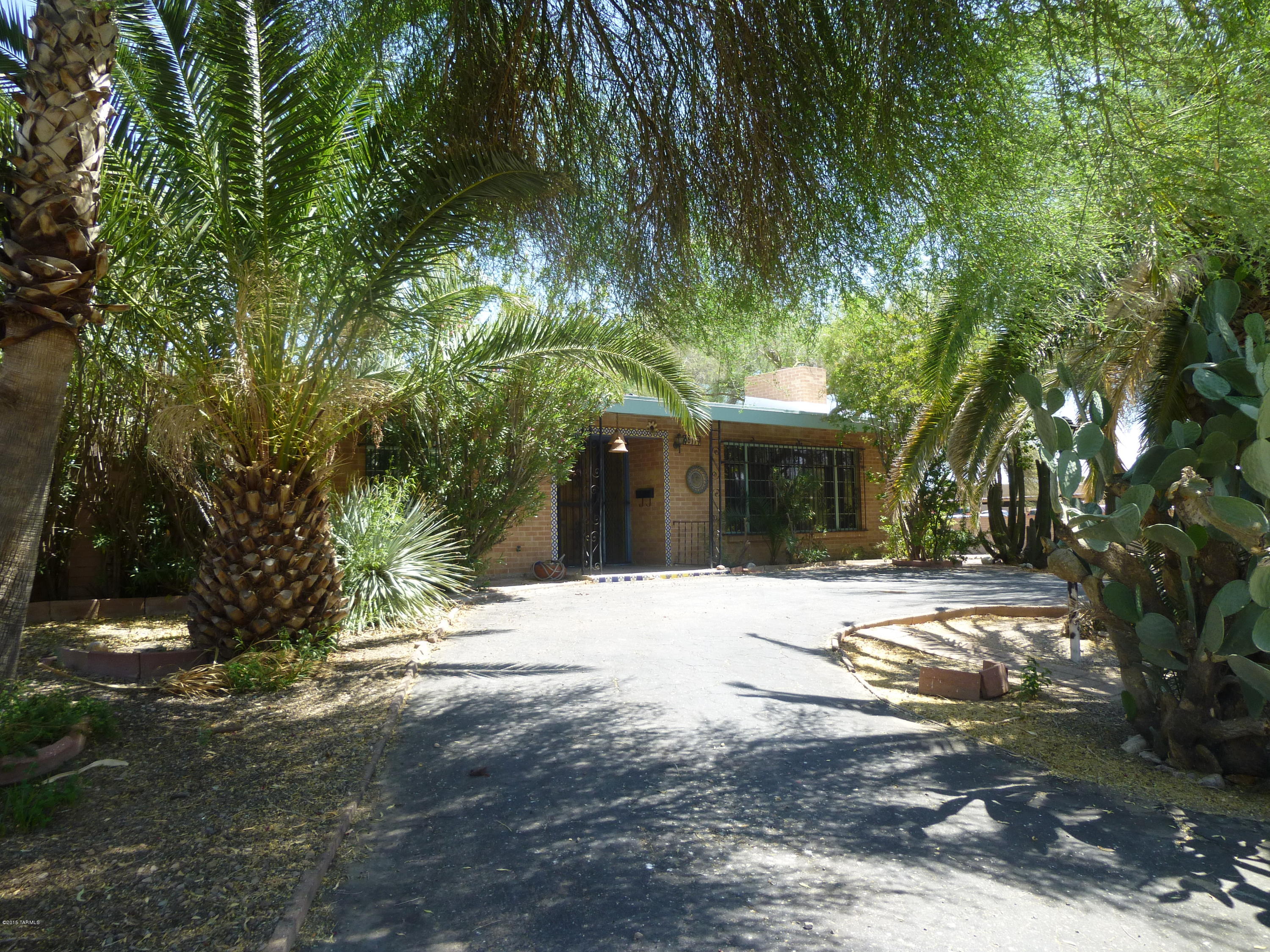 Charming 3BR 2BA Home! Great Floorplan! Large Living Room With Fireplace. Eat In Kitchen With New Refrigerator. Large Master Bedroom. Inside Washer & Dryer, Included. Mature Landscaping, Grapefruit & Orange Trees. Circle Driveway in Front, Double Carport on Side. Bonus Room Opens to Pool With Mountain Views! Weekly Pool Service Included in Rent. Huge Storage Room/Workshop. Owner/Broker.