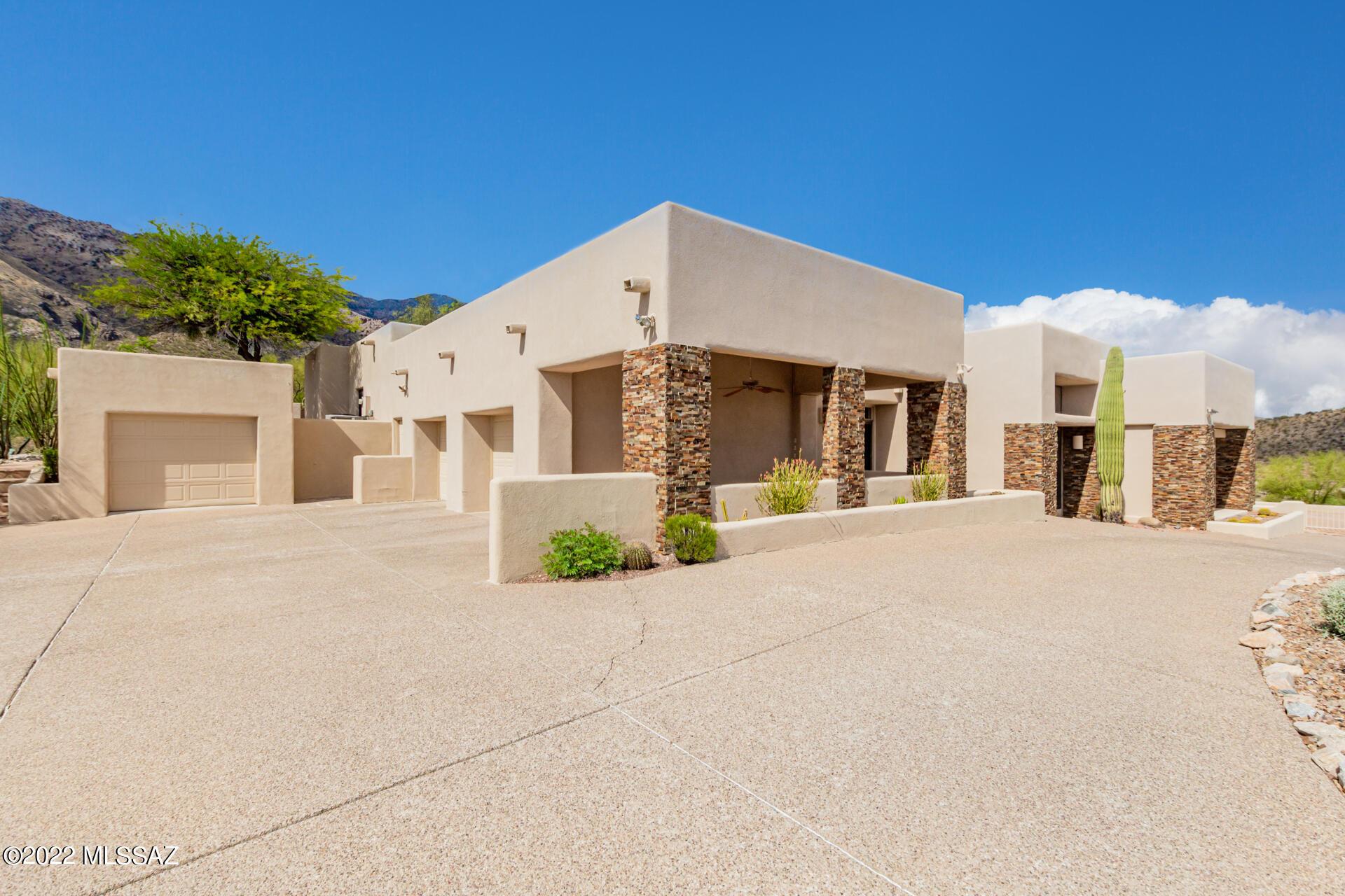 Finisterra (1-210) - Residential