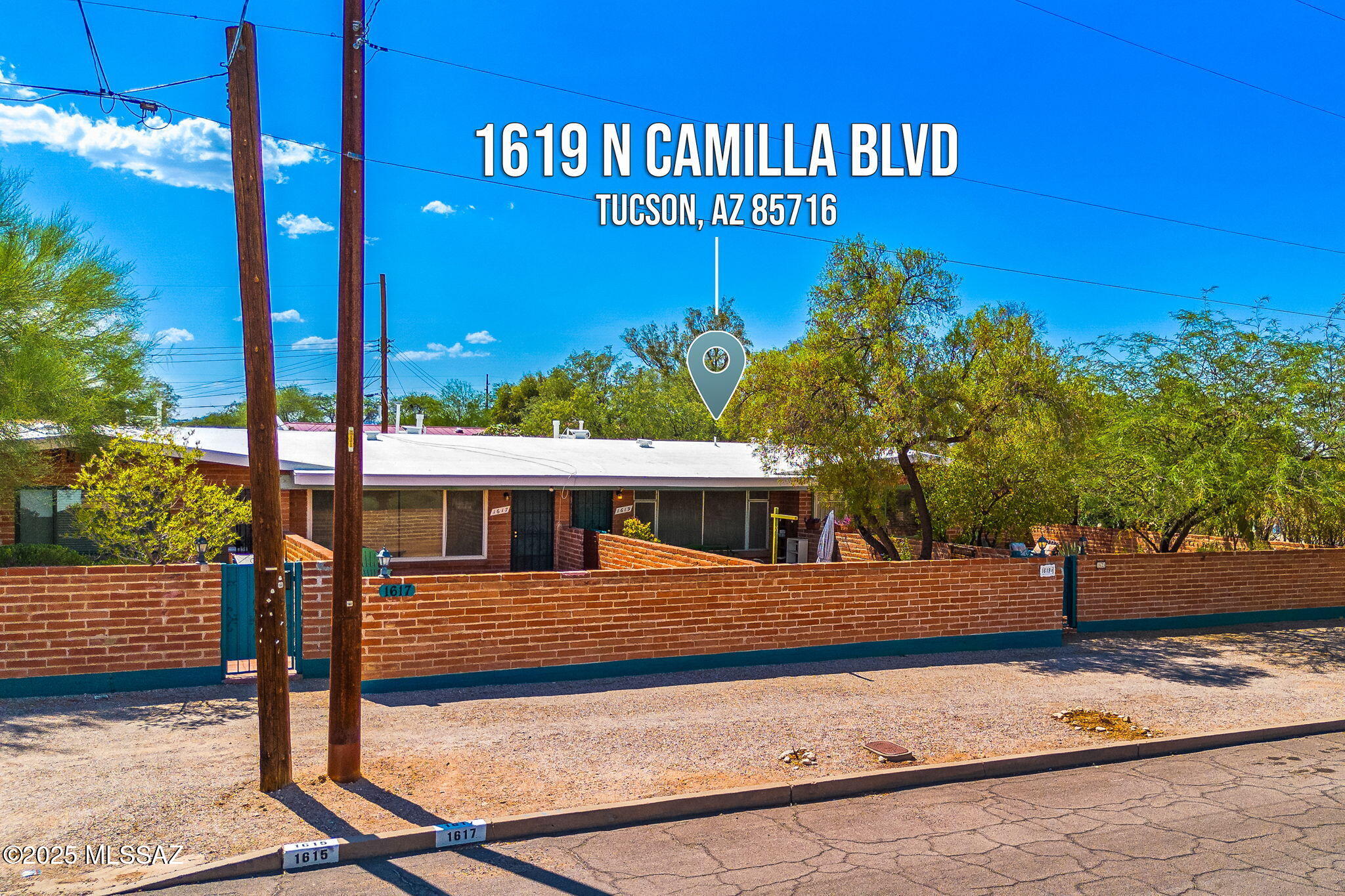Beautiful home in a quiet HOA community. 
freshly painted, concrete floors stylishly done.Lovely court-yard and patio furniture. So close to U of A, groceries, shopping and transit lines! This is a must see!