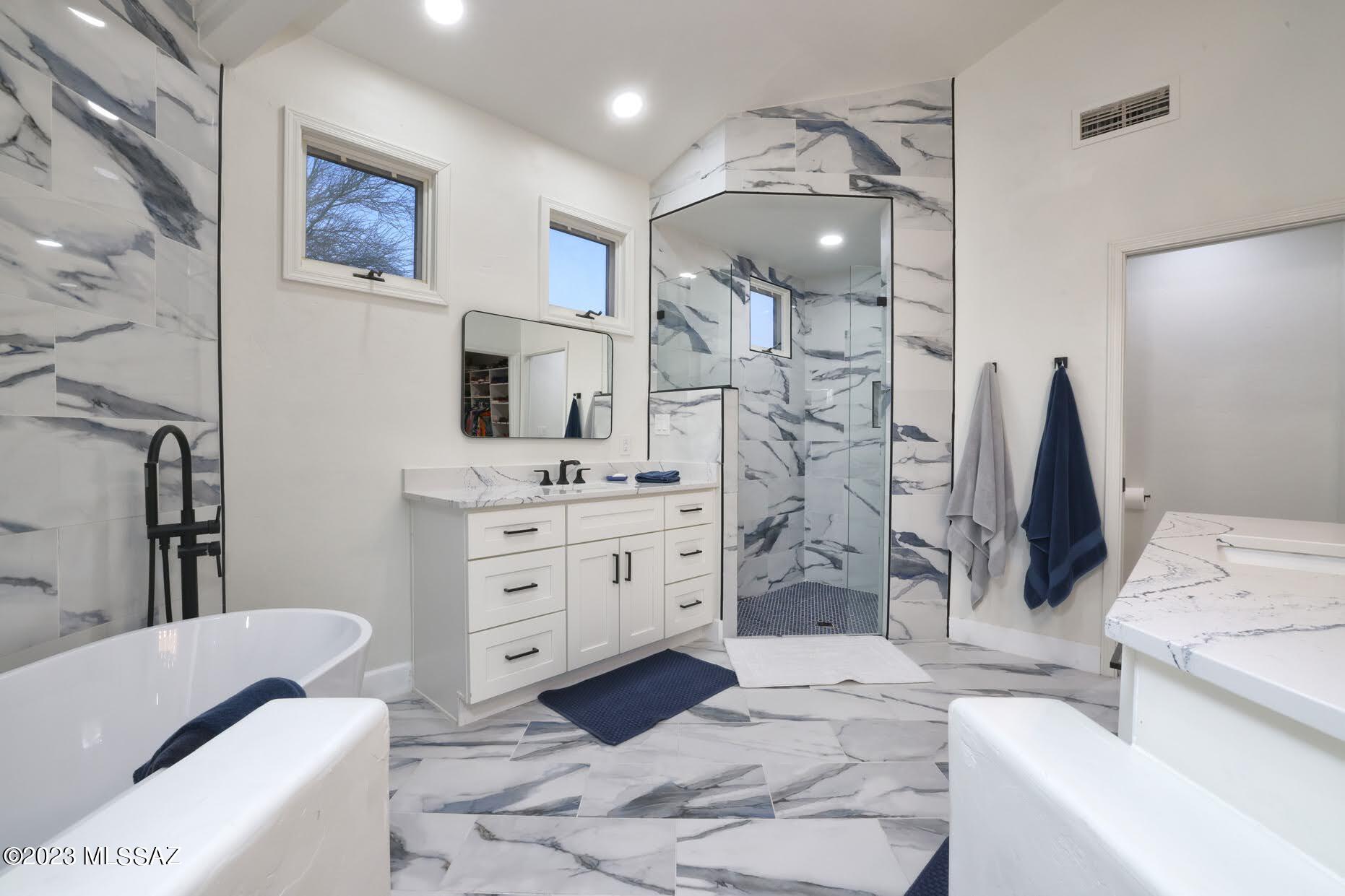 Finisterra (1-210) - Residential
