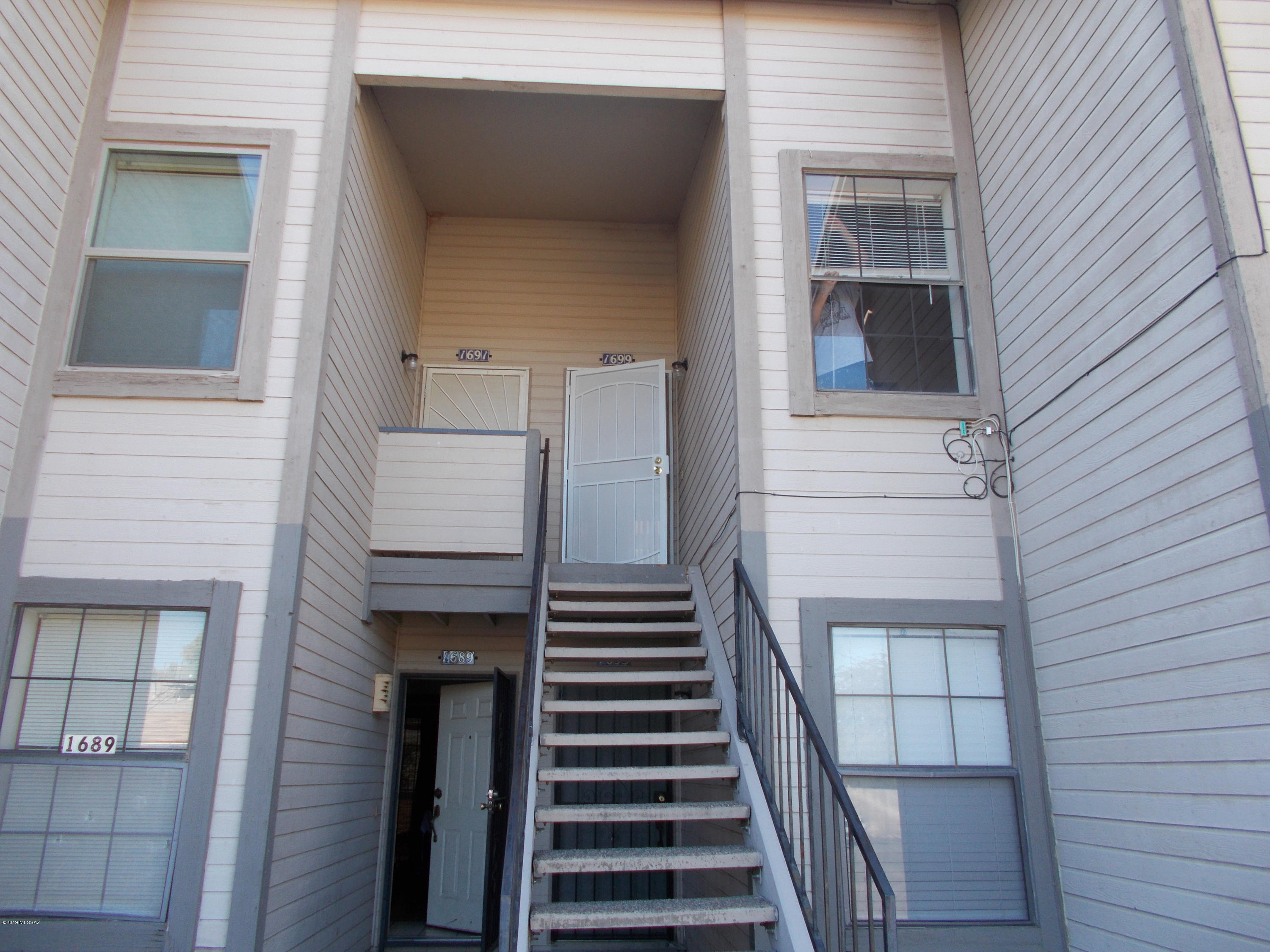 Upstairs, 2Br,2Ba Condo, 1019 in sq ft. Clean. Master has walk in closet. W/D in unit. Comes with 1 covered parking space. Community Pool. Close to schools,restaurants and shopping. Call Jennifer for a viewing.