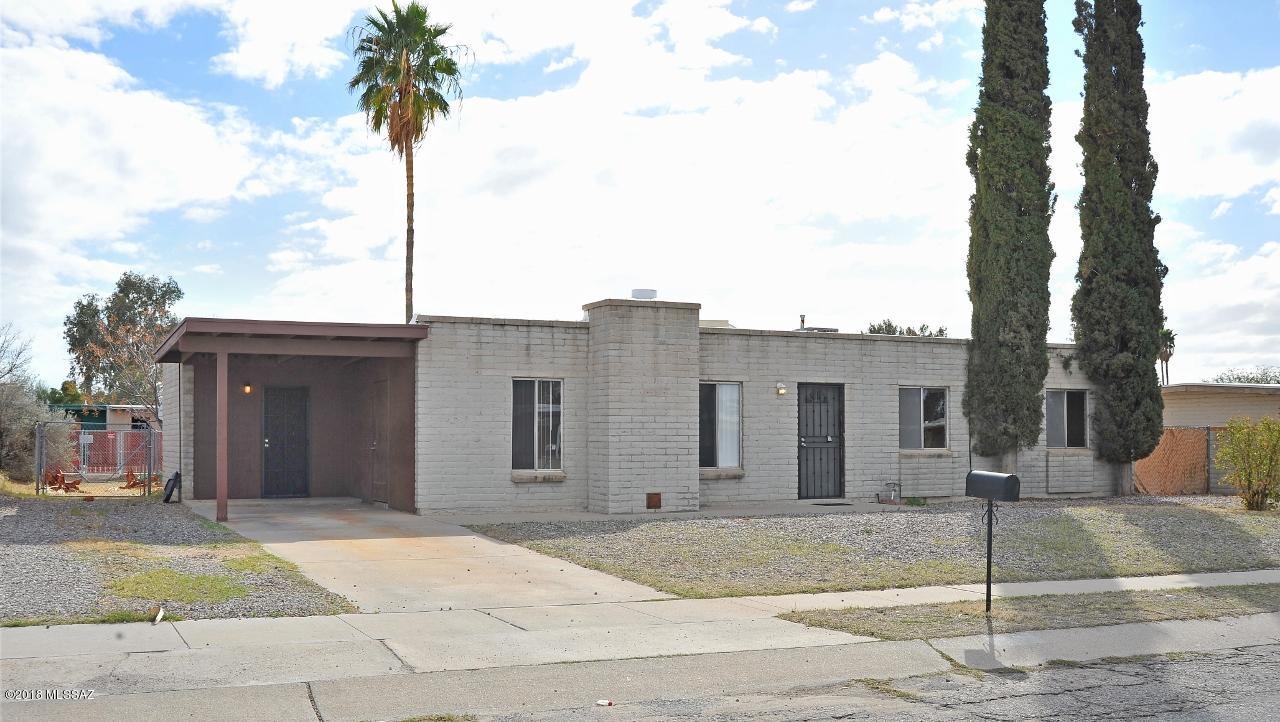 Wonderful charming masonry block home with all new paint, carpet & toilets, along with other new finishing touches.  Large living area w/ wood burning fireplace, mtn views, open kitchen w/ adjacent laundry room & plenty of storage space.  Front bedrooms have mtn views & spacious closets.  Updated bathrooms with ceramic tile surrounds & new fixtures. Newer HVAC! Large fenced backyard with covered patio & mature landscape and grass.  Great for play area or entertaining!  Lots of charm!