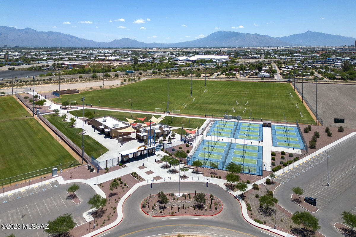 Valencia Crossing - Residential