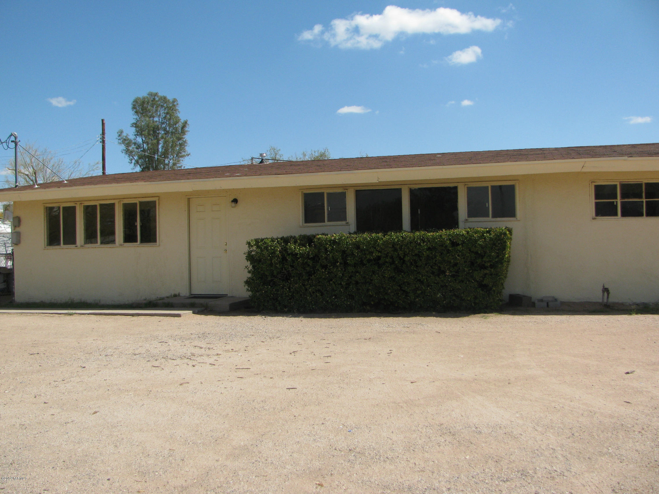 OPEN HOUSE MONDAY 8/5/22  10:00 TO 1:00 
 Spacious 3 bedroom 2 bath home with den / sitting room off the master bedroom.  Light, bright and open living area, split bedrooms, washer and dryer INCLUDED.  Large fenced yard.

$200 per pet refundable deposit.  Some dog breeds not accepted.