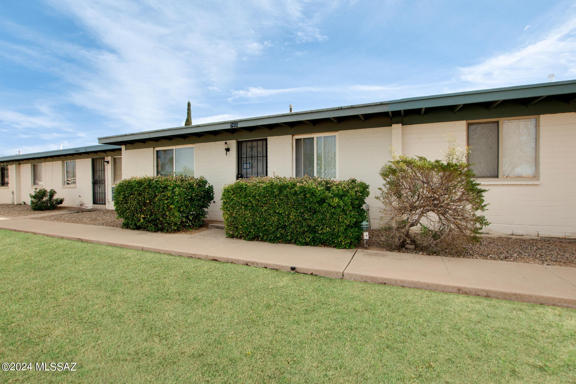 Palm Grove Clusters (186-349, 543) - Residential Lease