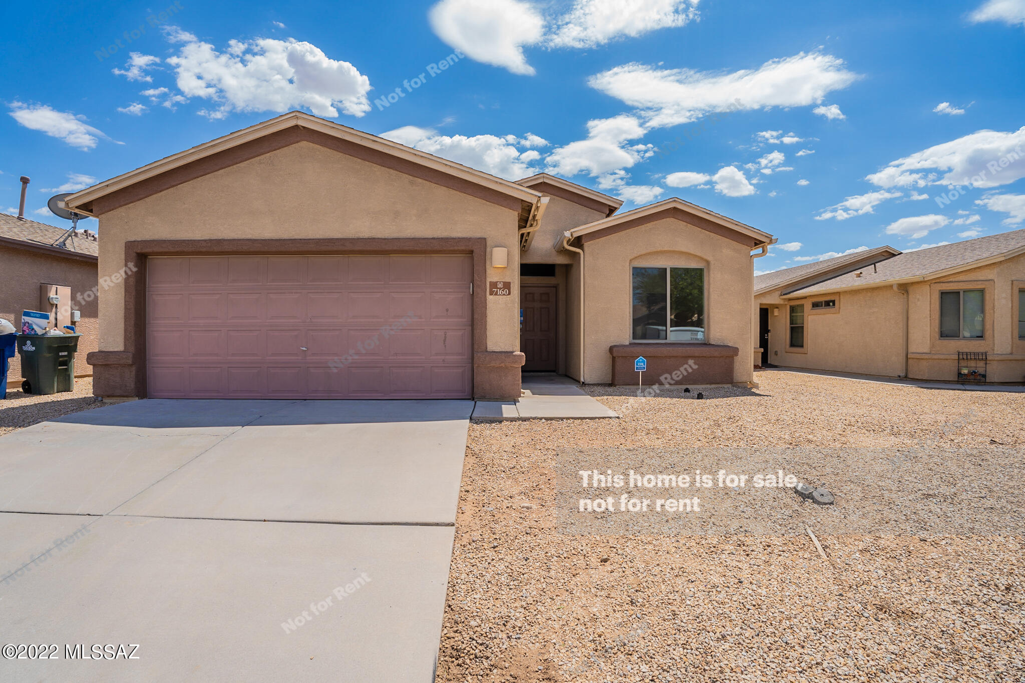 This Tucson one-story cul-de-sac home offers a patio, and a two-car garage.