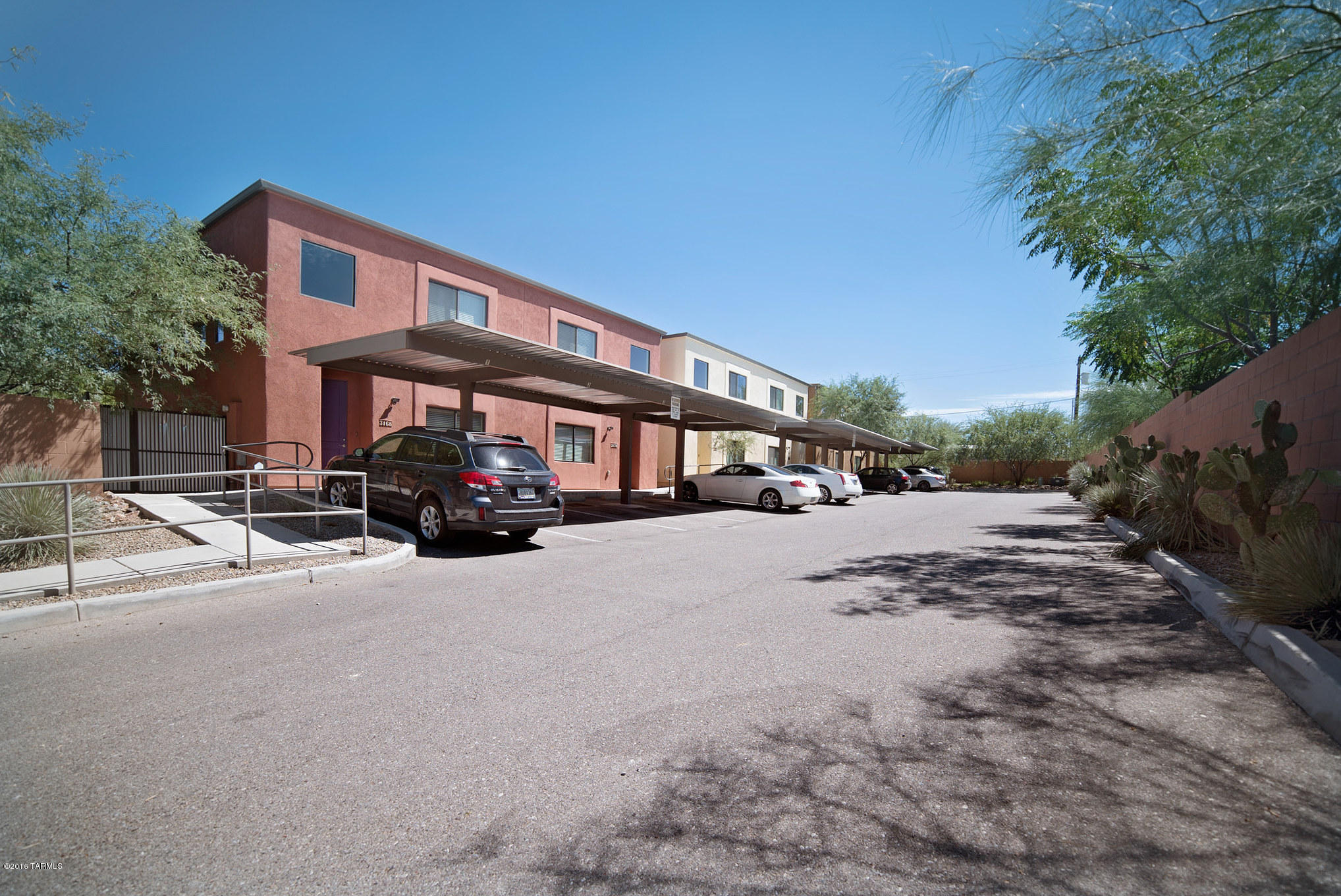 http://apexaz.com/casabelleza/
Modern living nestled in the heart of Tucson with exceptional value.
These high quality modern townhomes are conveniently located near the University of Arizona campus. At Casa Belleza, it’s about lifestyle. These stunning, newly built two story town homes were built in 2011 and offer three bedrooms and three baths.
Located just 1.3 miles from The University of Arizona on the 3rd Street Bike Path, Casa Belleza is an exceptional investment for higher end rentals. Nestled within the heart of Tucson, Casa Bellaza is steps from various locations including the El Con Mall, Whole Foods, and Rincon Market.