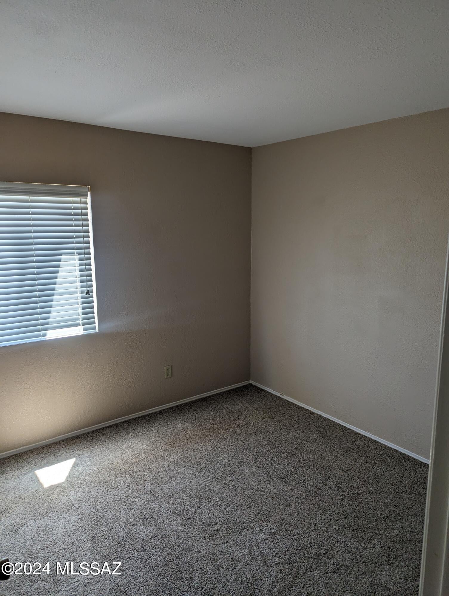 Valley View East NO. 7 (1-44) - Residential Lease