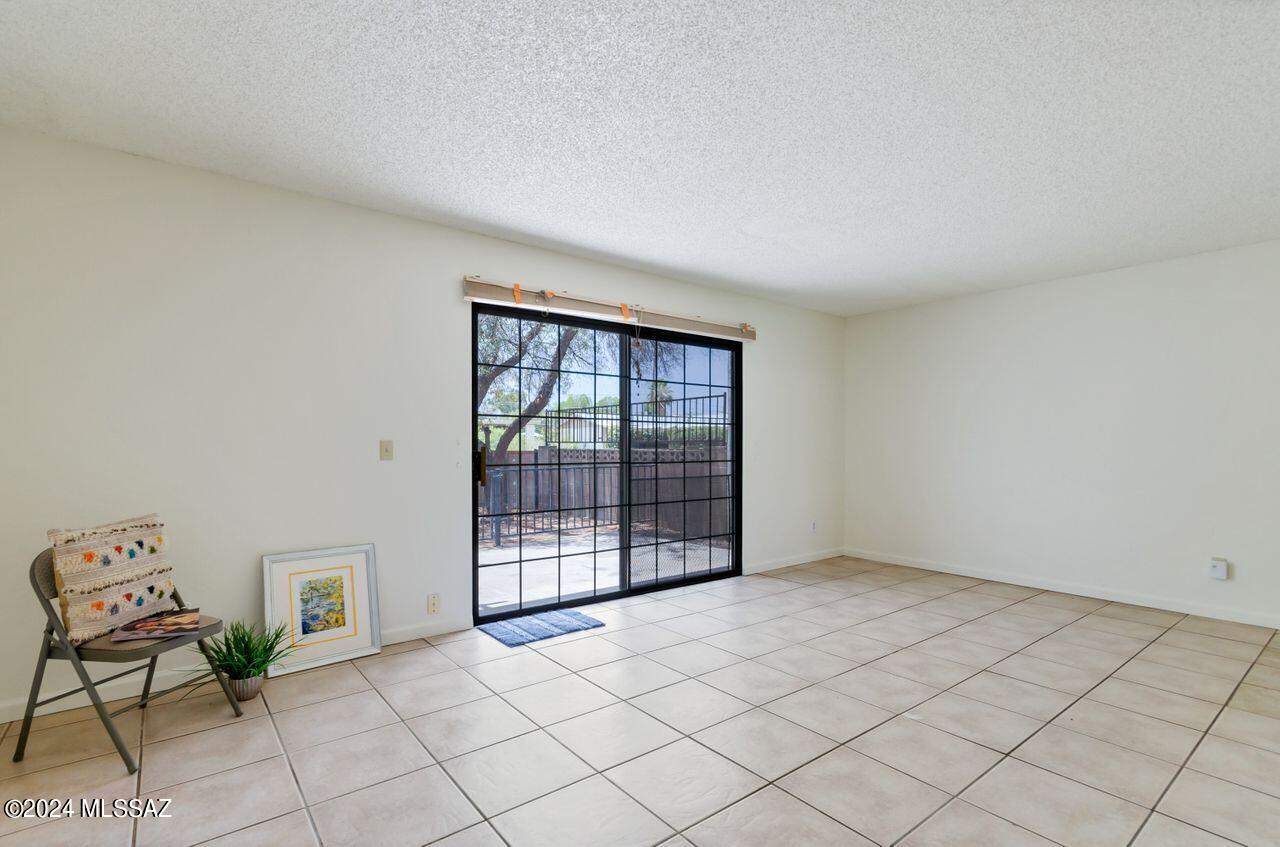 Conquistador Plaza (1-10) - Residential