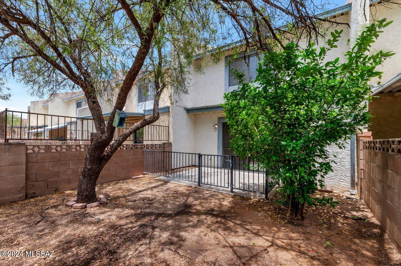 Conquistador Plaza (1-10) - Residential