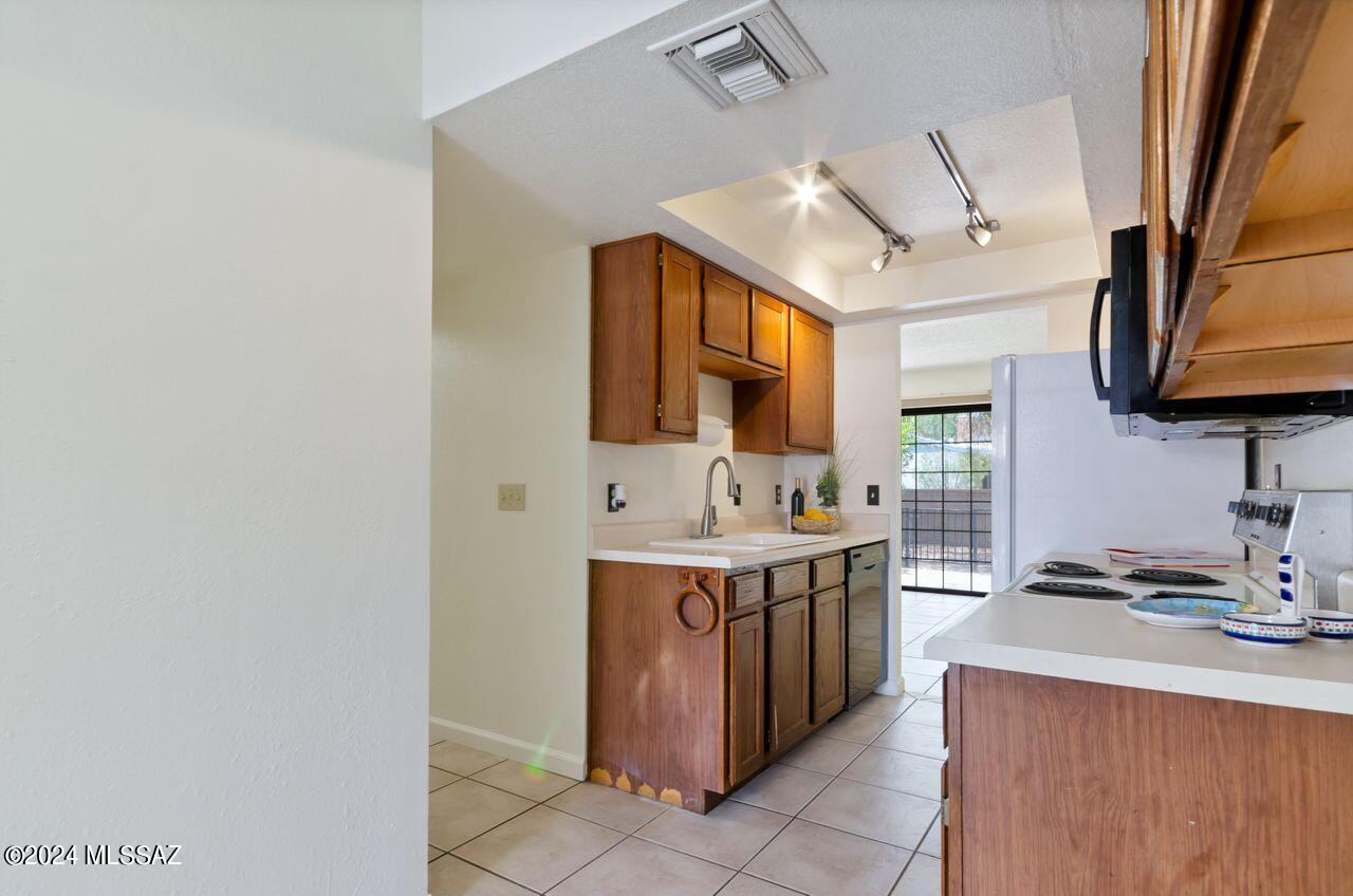 Conquistador Plaza (1-10) - Residential