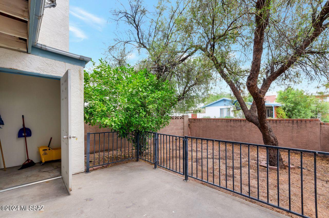 Conquistador Plaza (1-10) - Residential