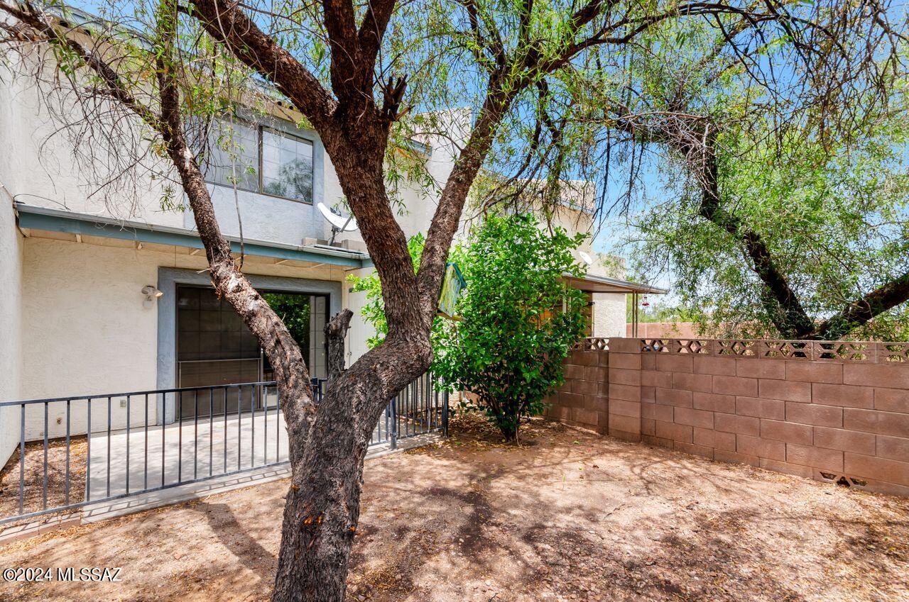 Conquistador Plaza (1-10) - Residential