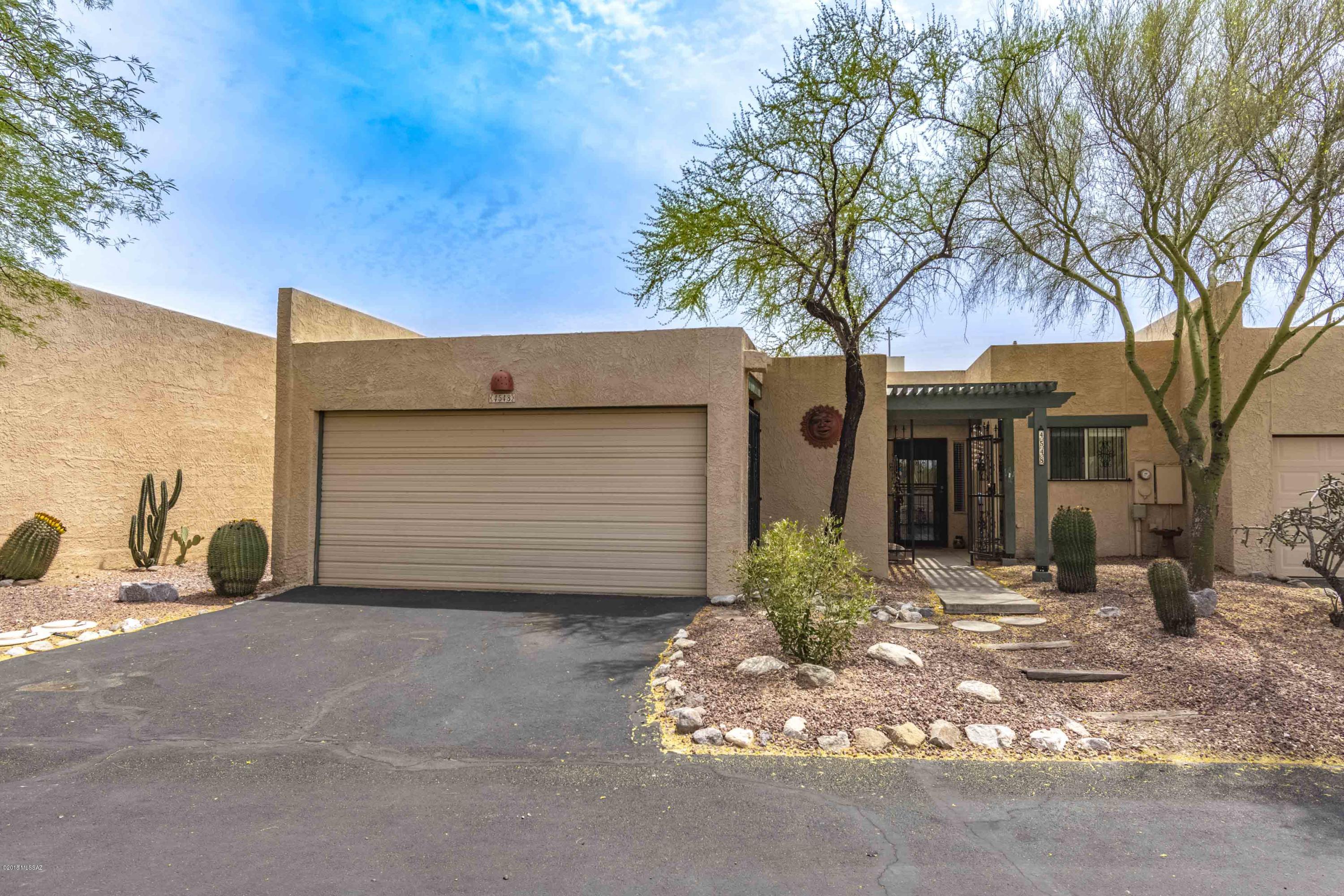 Very light and bright end unit in desirable, quiet, cul-de-sac location. Catalina Mountain view from the front, arroyo at the back.
Two bedrooms plus den which could be easy 3rd bedroom.  Very well maintained, freshly painted inside and out.  8 skylights, wood burning beehive fireplace, covered patio, two car garage.  Lovely area close to shopping, restaurants,District 16 schools, La Encantada, Sabino Canyon and golf courses.  Home can be sold with most furnishings, dishes, linens, etc. on separate bill of sale.  HOA fee includes 
front yard maintenance, common area maintenance, pool (2), road maintenance,and trash.