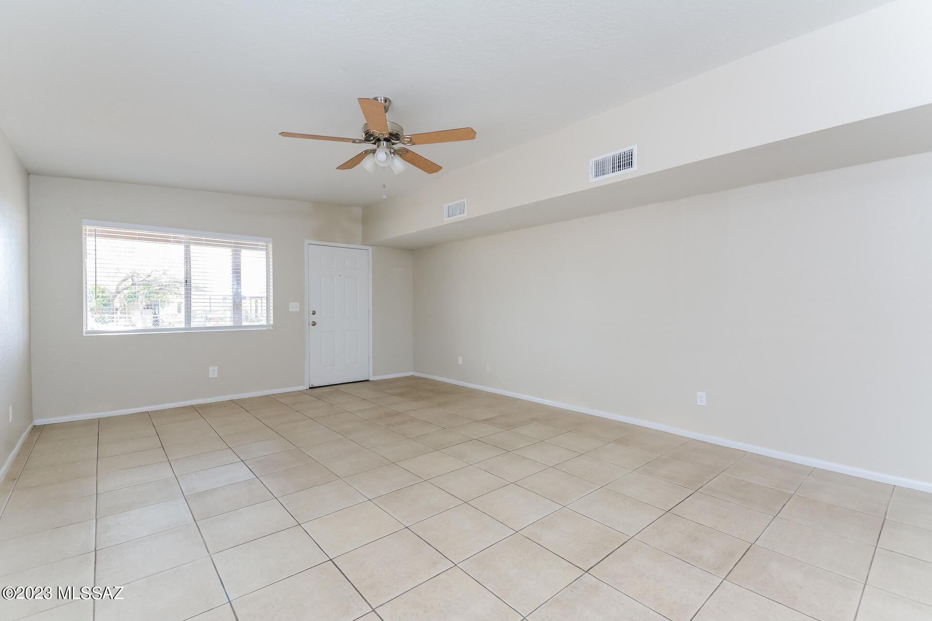 Country Club Manor - Residential Lease