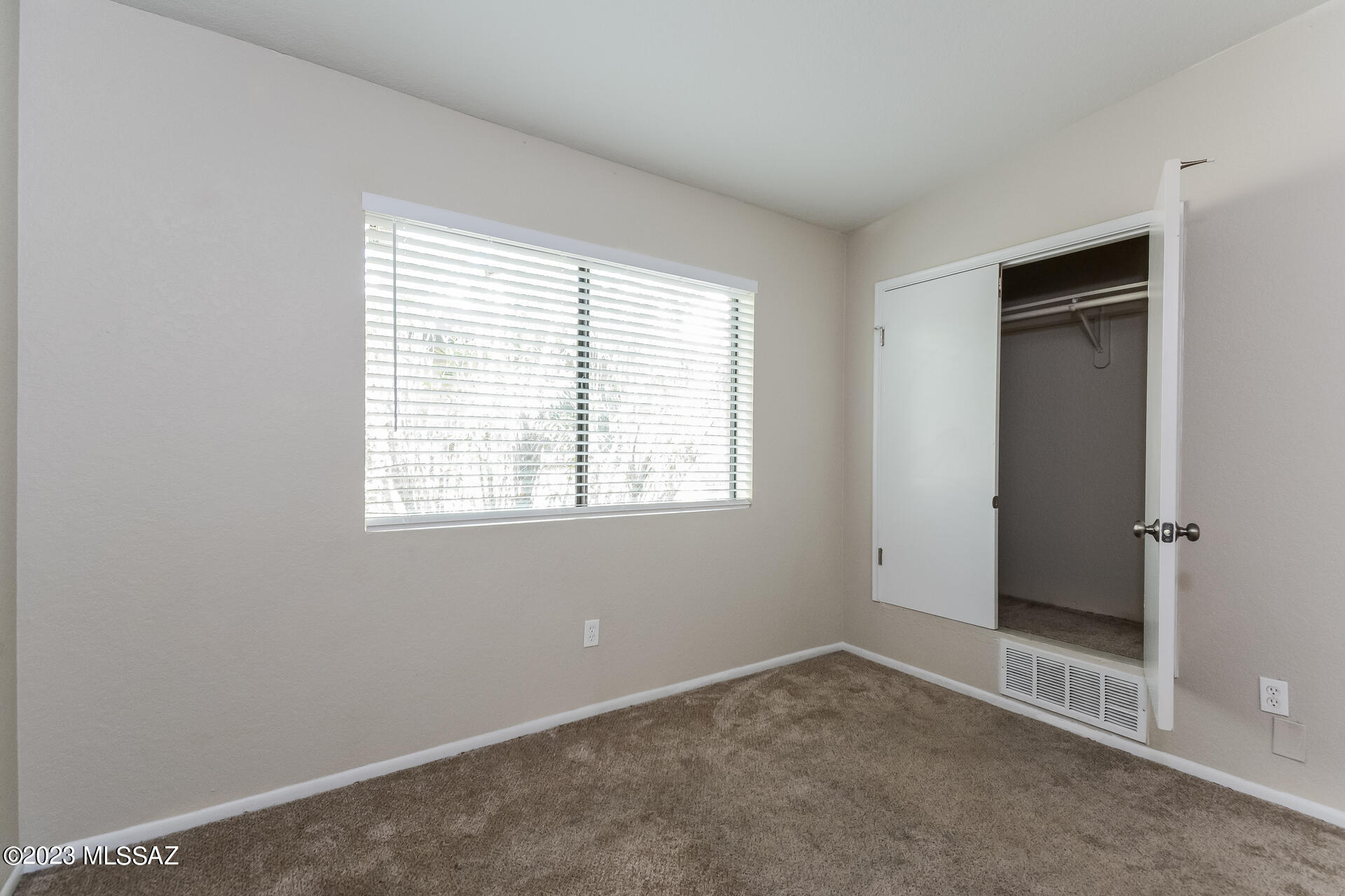 Country Club Manor - Residential Lease