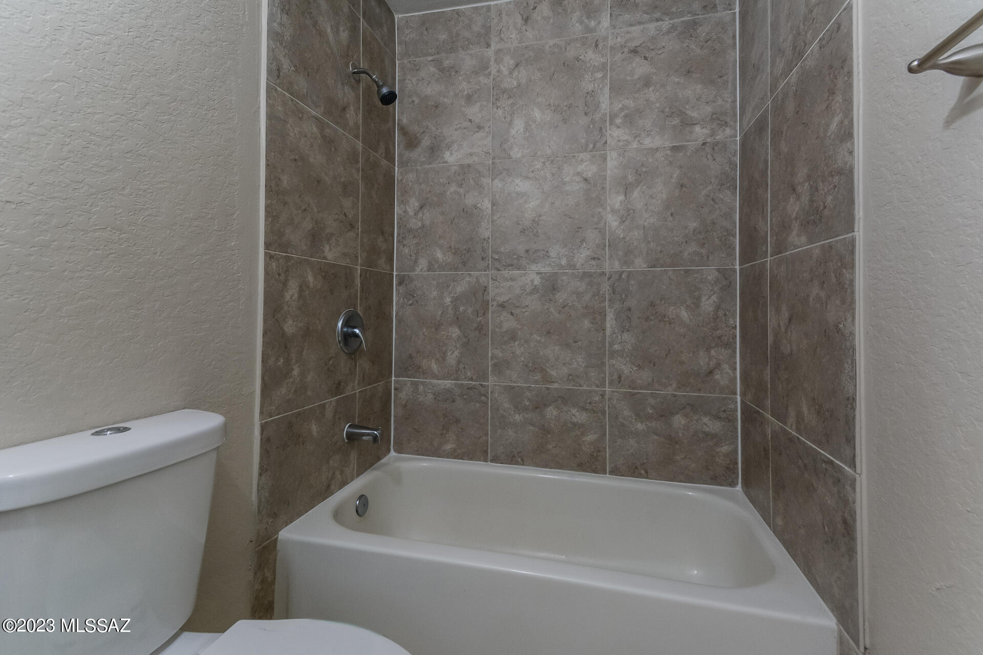 Country Club Manor - Residential Lease