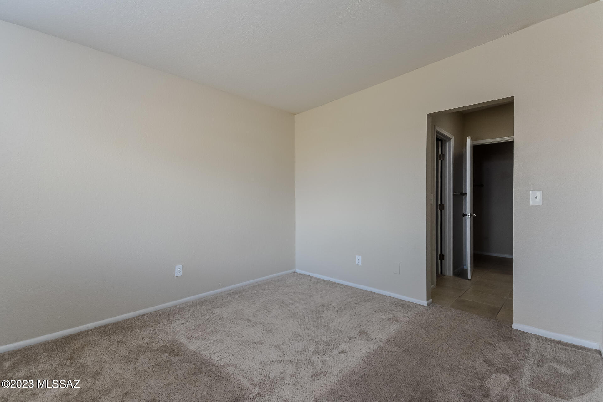 Country Club Manor - Residential Lease