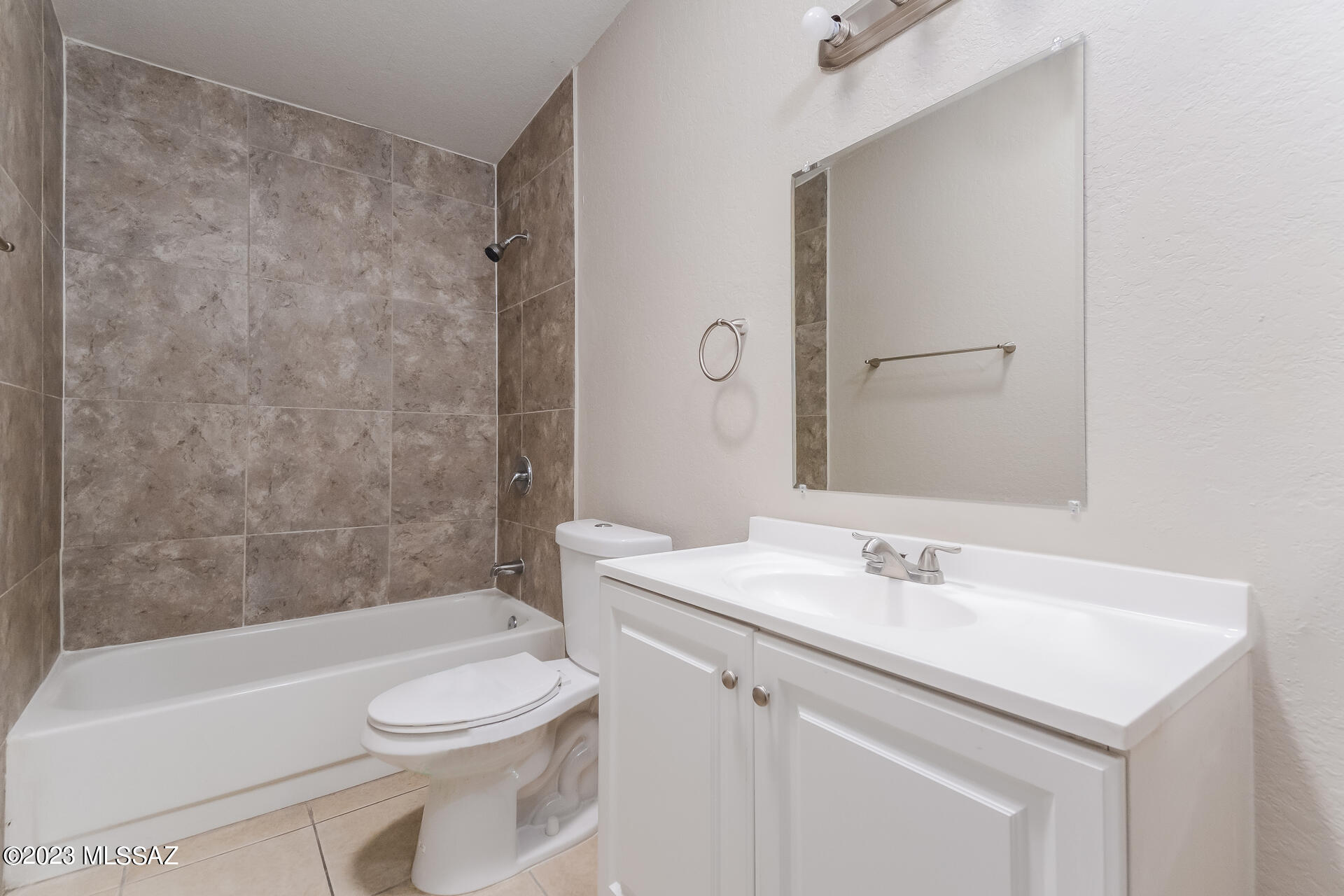 Country Club Manor - Residential Lease