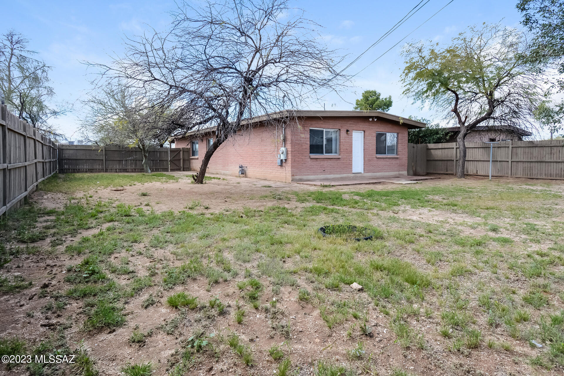 Country Club Manor - Residential Lease