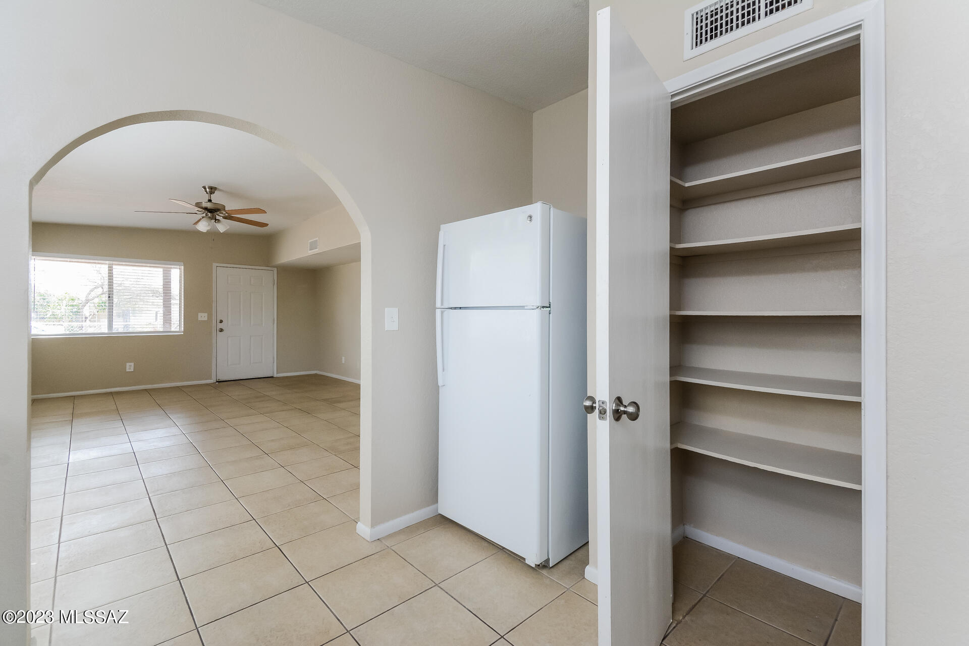 Country Club Manor - Residential Lease