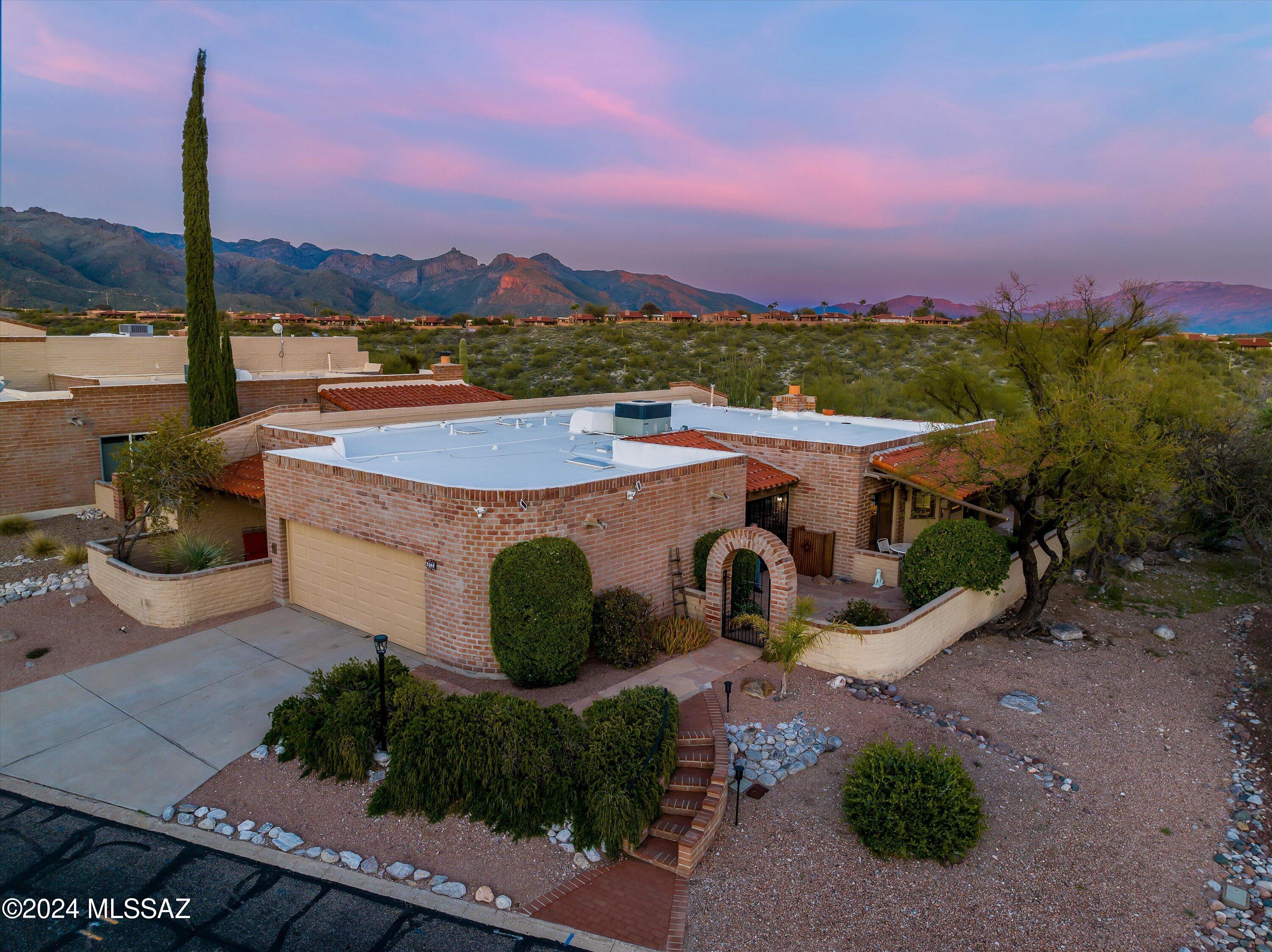 Nestled in the charming neighborhood of Fairfield, this single-family home offers a visual feast of Tucson's natural beauty. The awe-inspiring views from the property are bound to take your breath away. The interior of the house has been thoughtfully remodeled with an open floor plan, creating a seamless flow between the living, kitchen, and dining areas. Impeccable attention to detail has been given to every aspect of the renovation, resulting in a modern yet cozy ambiance. This lovely abode is perfect for both hosting social gatherings and enjoying some quiet time. Additionally, it is conveniently located within a short distance to all the amenities and attractions Tucson has to offer. Come take a look! Views!
