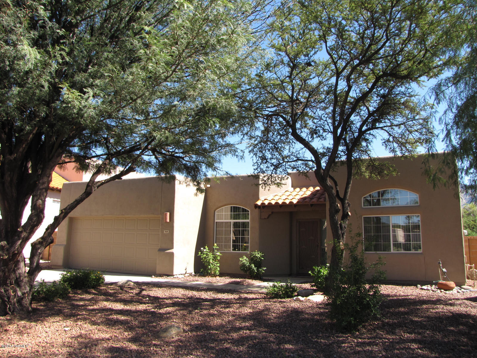 Built 1999. Wonderfully maintained and spacious 3BR/2BA home in desirable guard-gated Villages of La Canada. This home features separate living and family rooms, formal dining room, kitchen with a breakfast bar, and a large yard with mountain views. Master bedroom has a large window with a glorious view of the Catalinas, huge walk-in closet, and private bathroom. 2 car garage. Appliances included: oven/stove (gas),refrigerator, built-in microwave, dishwasher. Washer-dryer hook-up.  Pets are subject to approval. ***RENTAL RATES REFLECT A $65 CONCESSION FOR TENANT'S AGREEMENT TO CHANGE HVAC FILTERS MONTHLY. RENTAL RATES ARE $65/MO HIGHER THANSTATED W/O CONCESSION***SECURITY DEPOSIT $1,695.00***