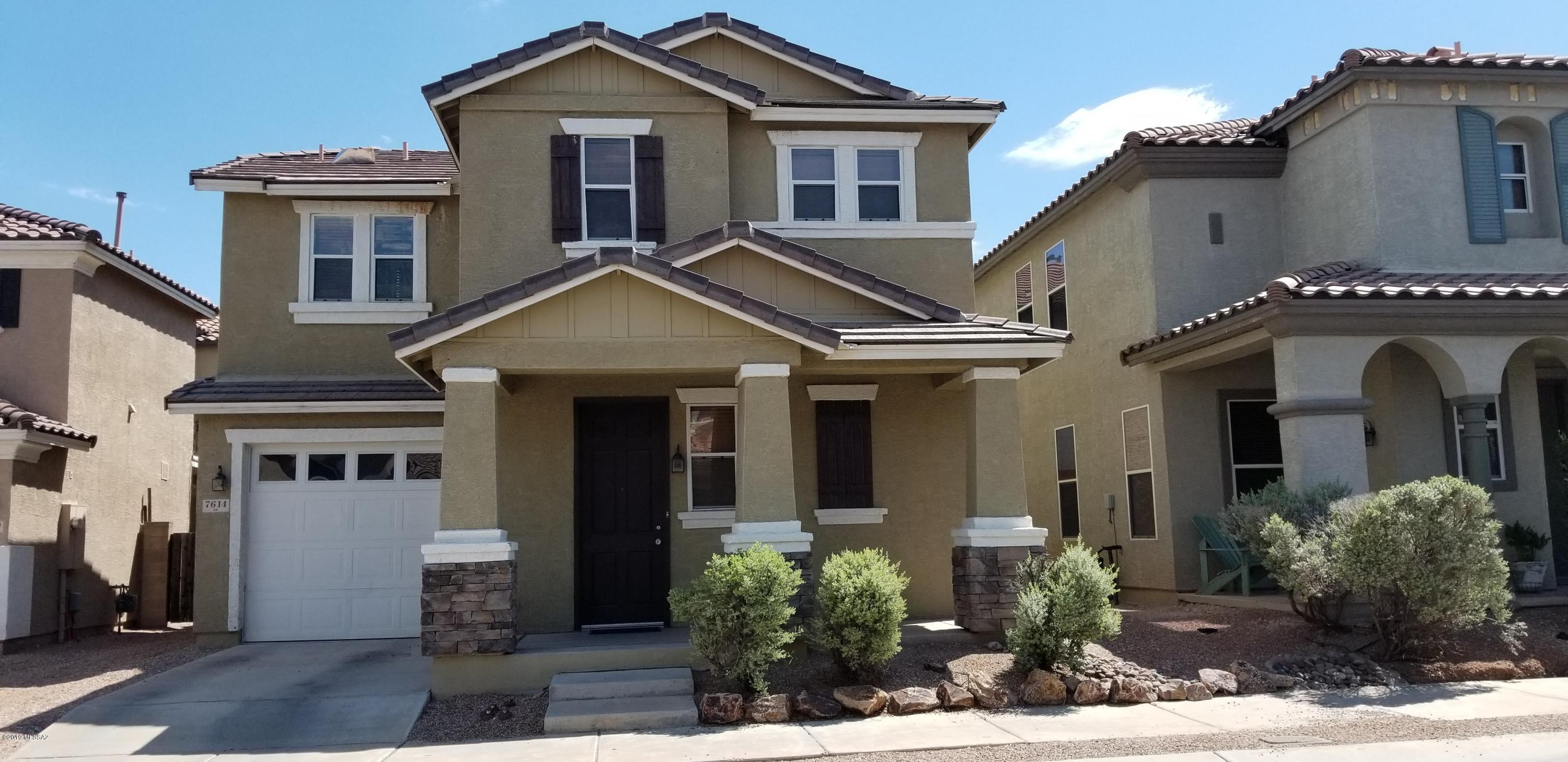 Don't miss out on this eastside home in desirable Pantano Overlook. This 3 bedroom, 2.5 bath home offers many features including can lighting, covered patio, large under stairs storage and much more. This home has been a rental and needs a little TLC and is priced accordingly