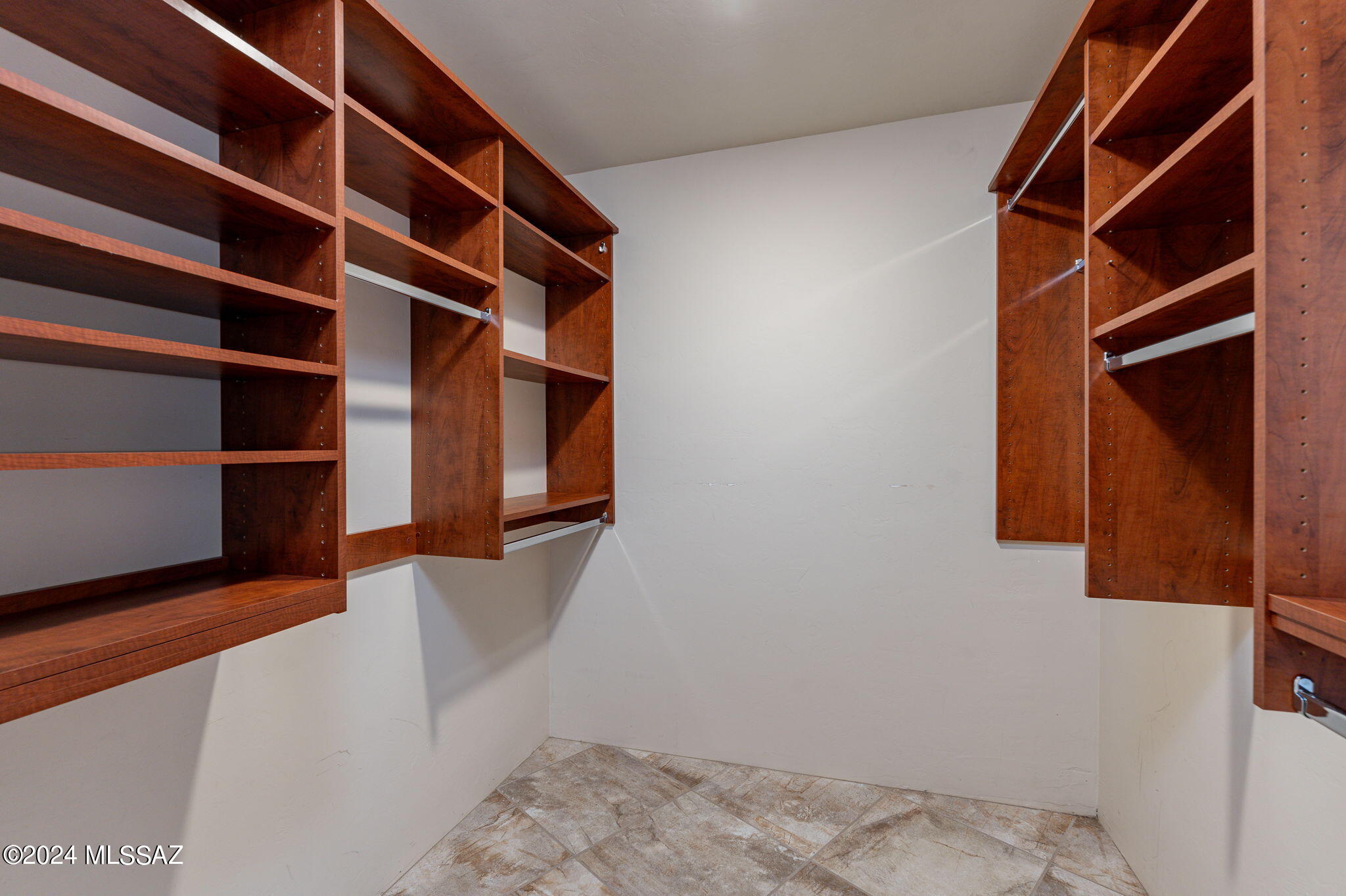 Los Arroyos Del Oeste (1-84) - Residential