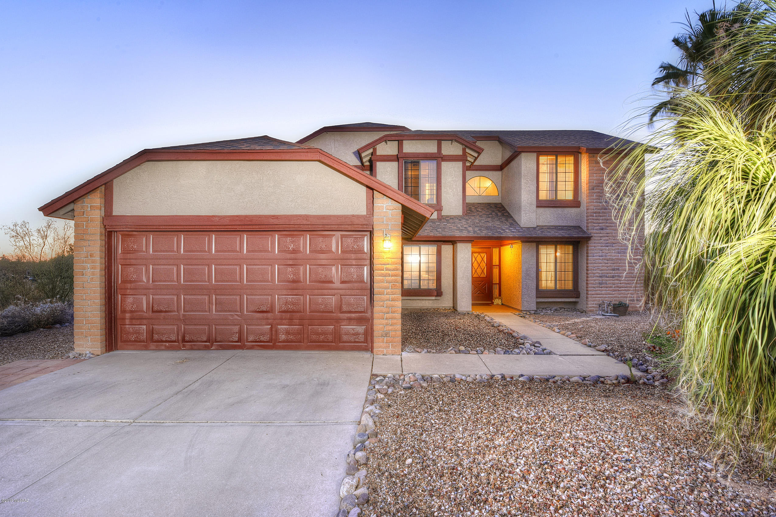 Eastside gem! Incredible Cul-de-Sac lot with mountain views and amazing sunsets from the spacious backyard patio and pool. The backyard living space feels very private as it borders common areas with natural desert, no immediate homes to the West or South! Step inside to find formal dining and living spaces as well as a wonderful kitchen with family room that leads to your backyard oasis. Well-cared for and a lovely home to pass on to you! Don't miss this one! Please consider Pam Cox Title Security/Long Title on Line 117 of contract as Title work has been started.