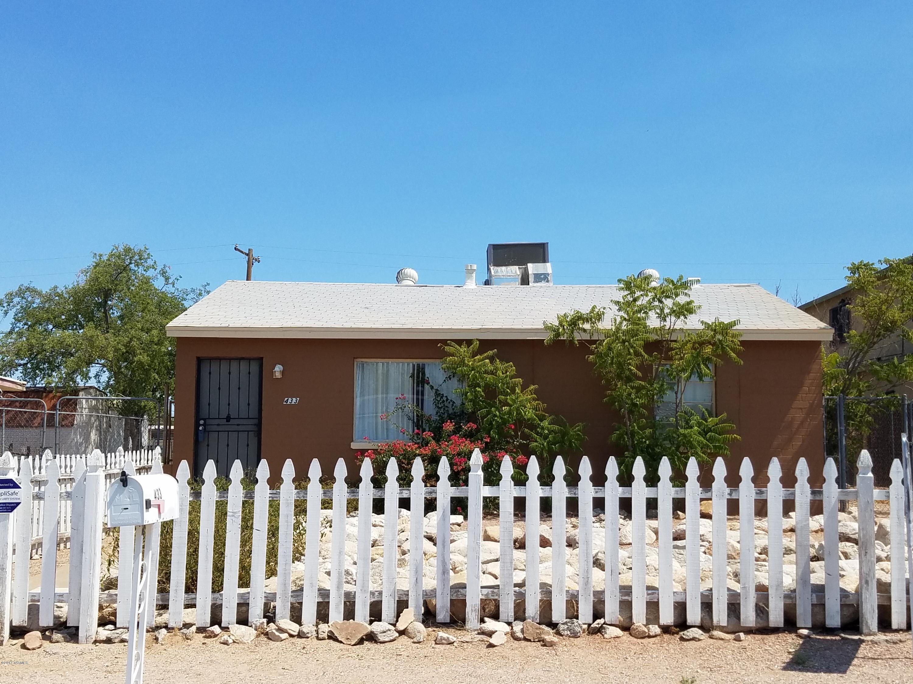 Wonderful 3BR/2BA home within minutes of downtown and U of A.  Affordable for 1st time buyers/investors, etc.  Fresh paint, tile floors, carpet in BRs only, all appliances stay, split bedroom floorplan, white picket fenced front yard, double gate to backyard.