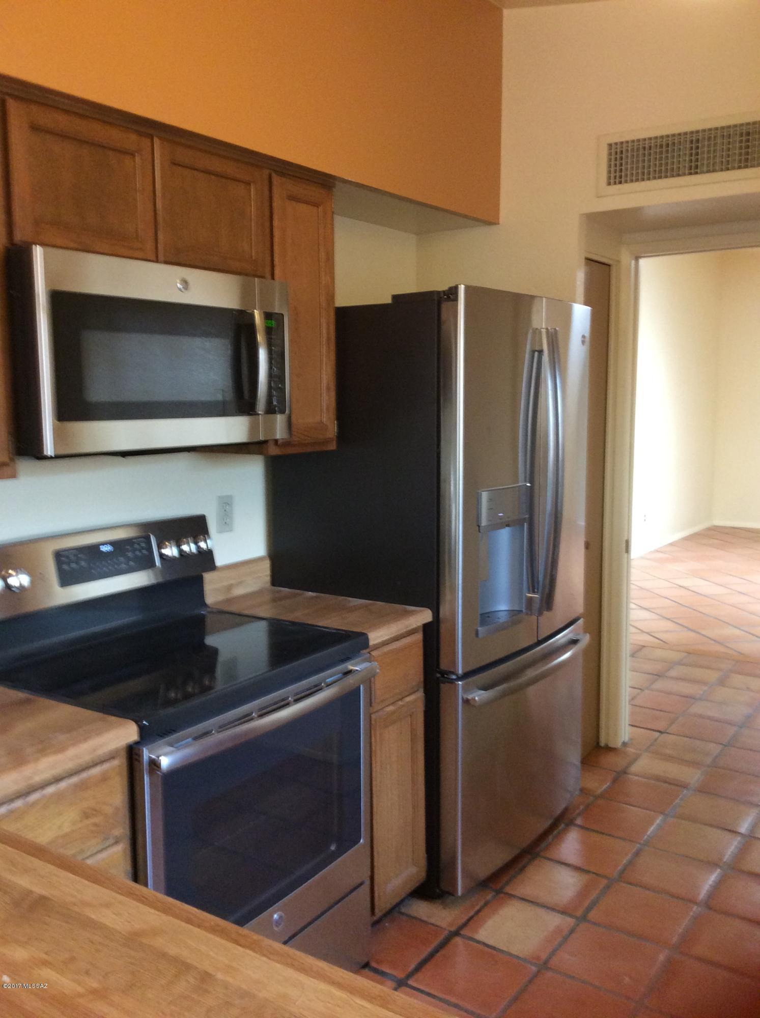 Ladera Brisas Townhouses (1-106) - Residential Lease