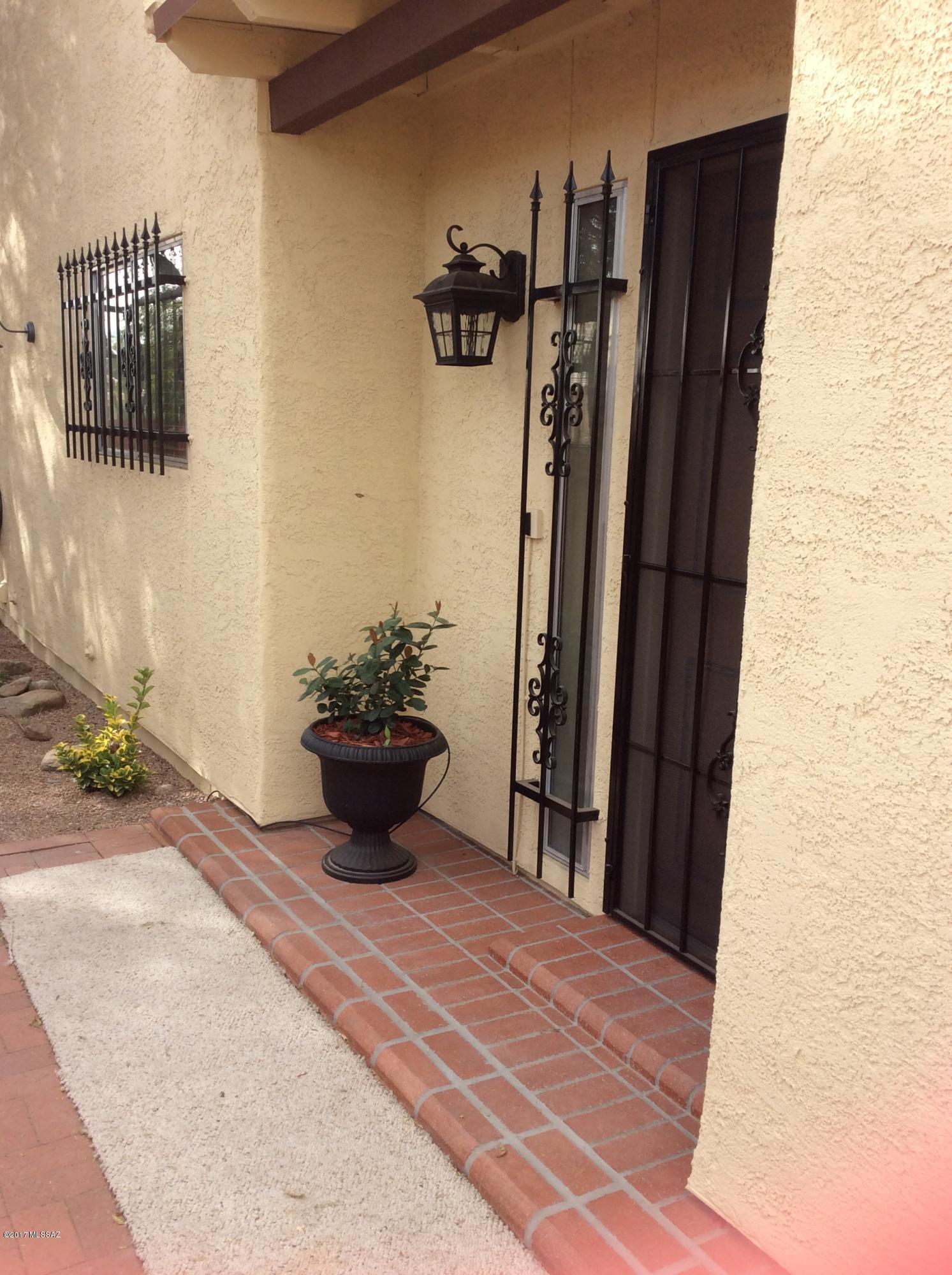 Ladera Brisas Townhouses (1-106) - Residential Lease