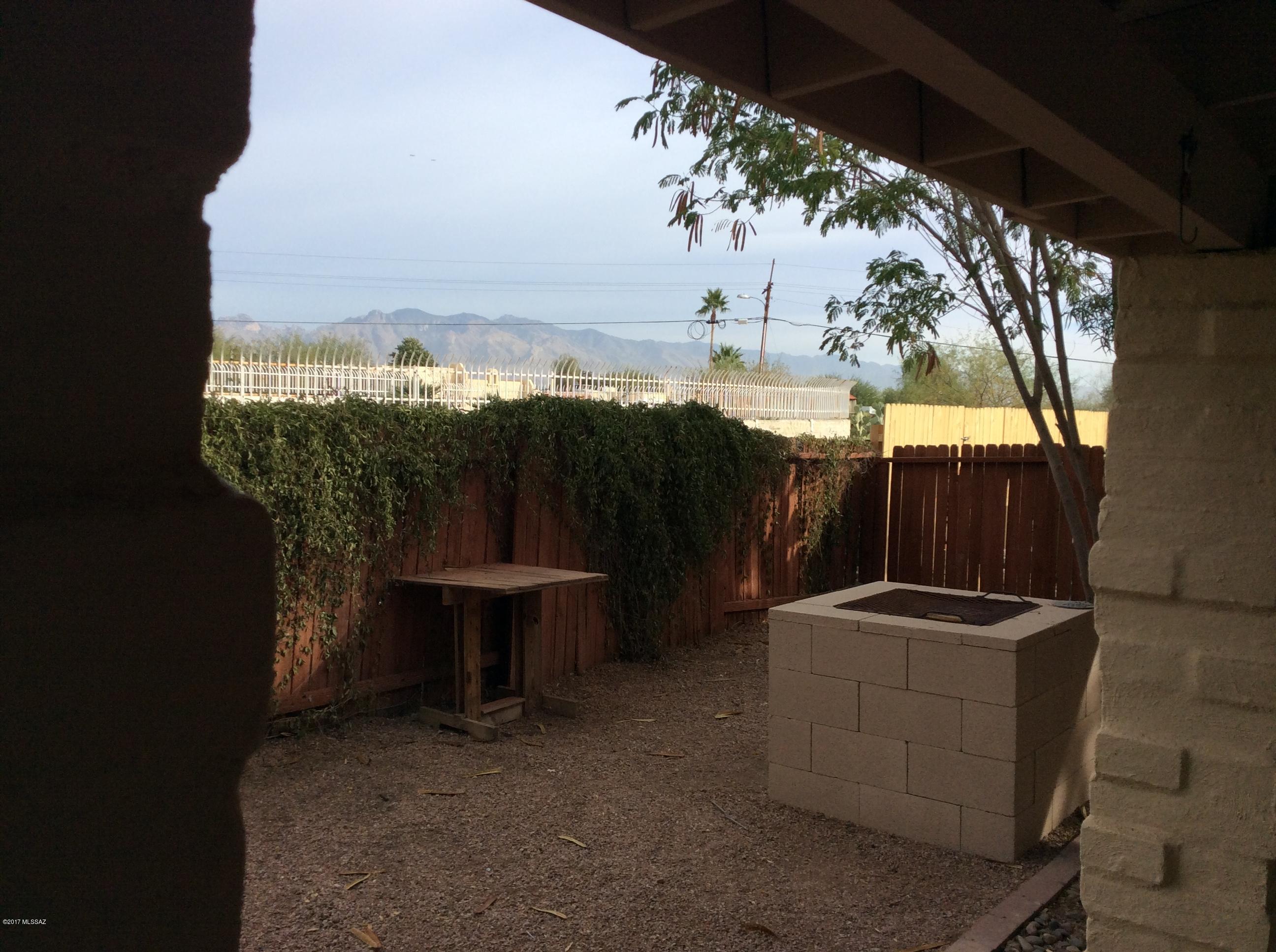 Ladera Brisas Townhouses (1-106) - Residential Lease