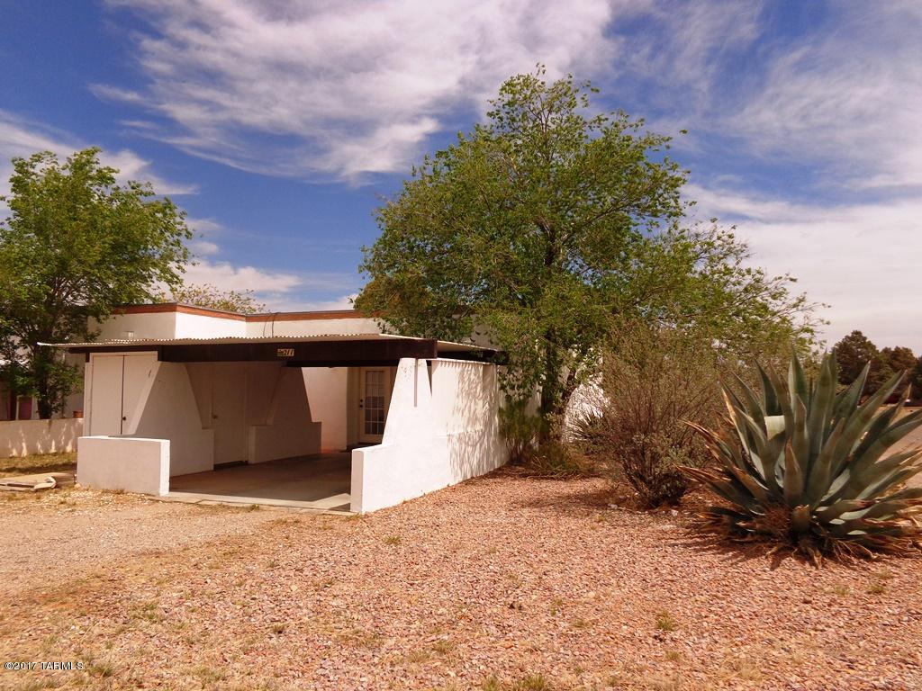 Very nice 2 bedroom end unit townhouse. 
Arizona Room with entry off master bedroom and living room. Full bath plus second has walk in shower. Storage shed. Lovely fenced and gated courtyard. Car port. New roof August 2017. Larger yard with being an end unit. Front faces the Stronghold Mountain Range. Clean and Move in ready. Good buy.