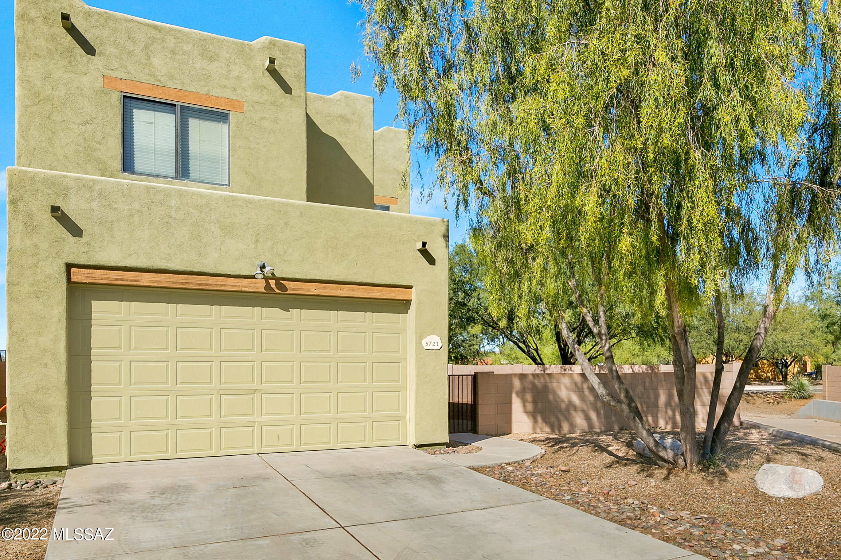Beautiful well maintained two story home in Corazon Del Pueblo community. This 3 bed 2.5 bath home features an open kitchen with bonus loft space upstairs. The large wraparound back yard provides an excellent opportunity for endless memory making. Just off the I-10! Come take a look today before it's gone!