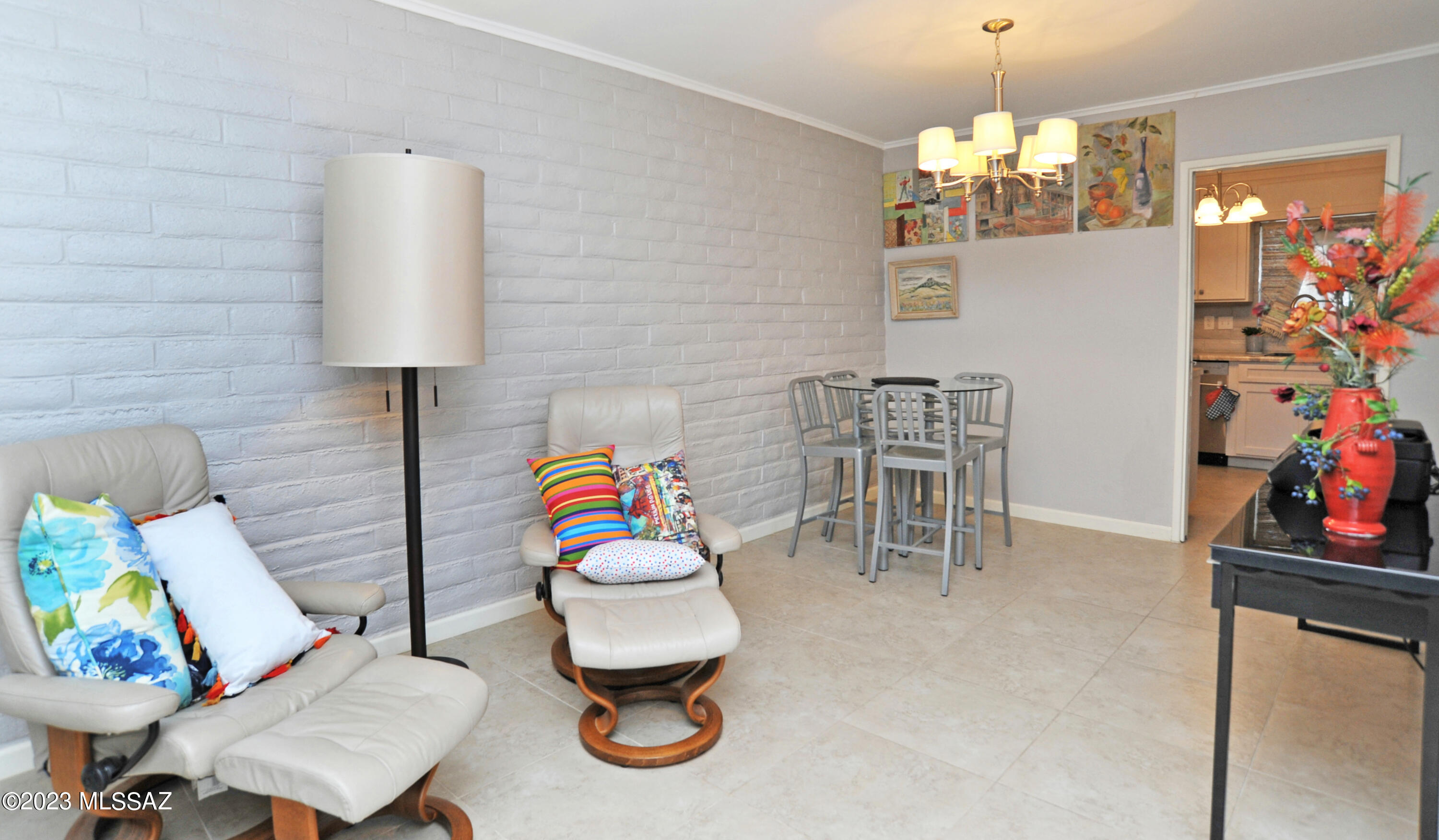 Las Lomitas (1) - Residential