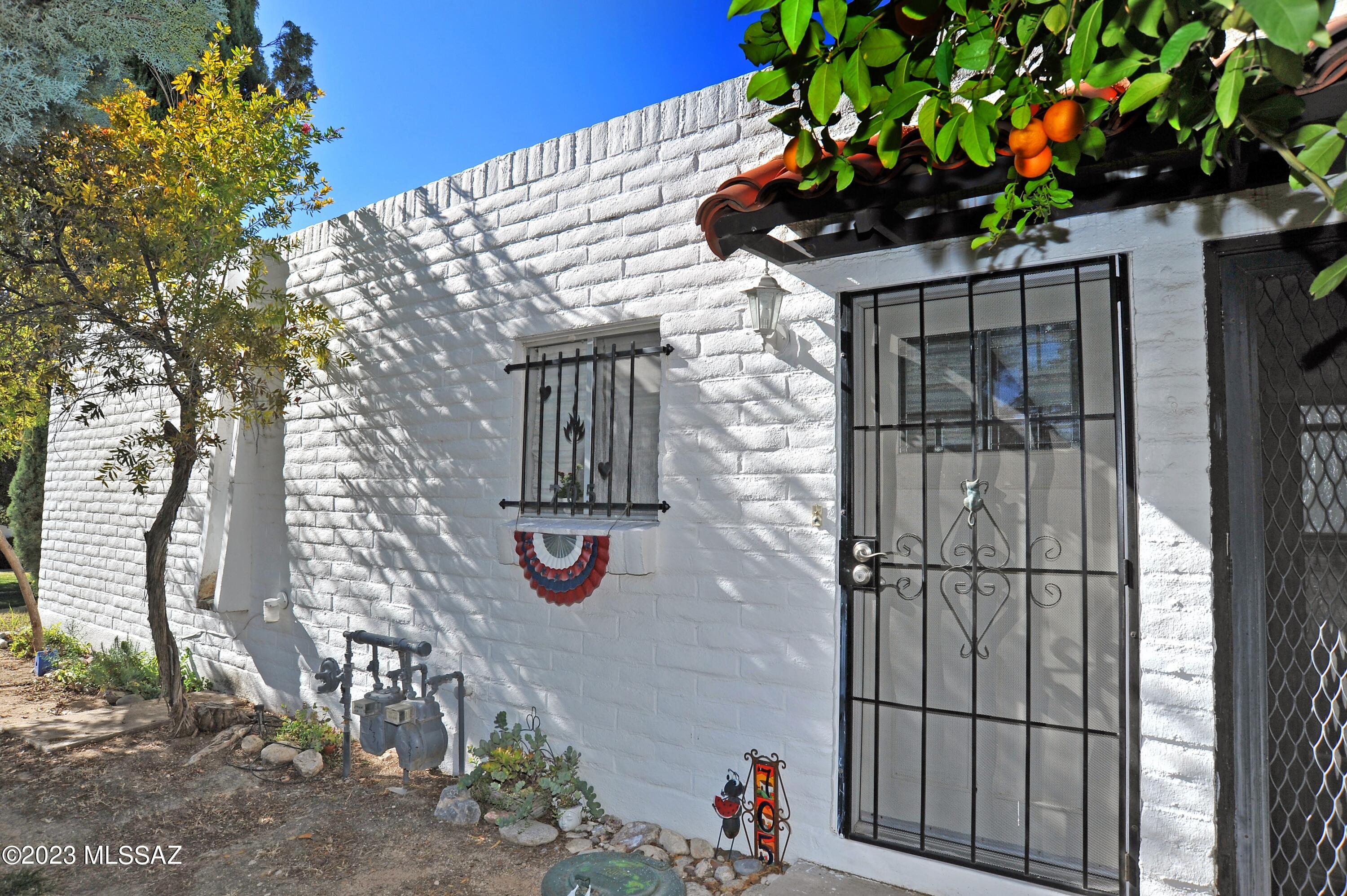 Las Lomitas (1) - Residential