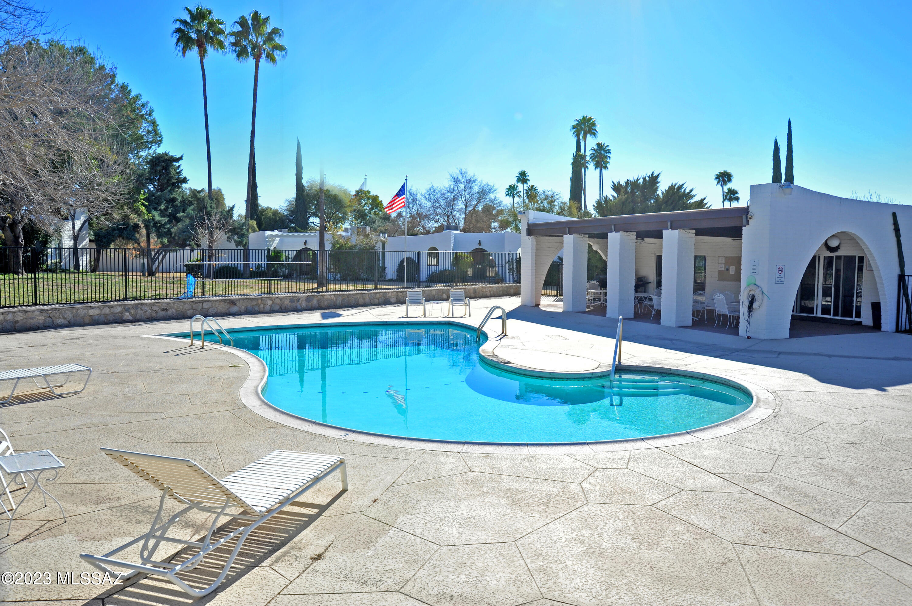 Las Lomitas (1) - Residential