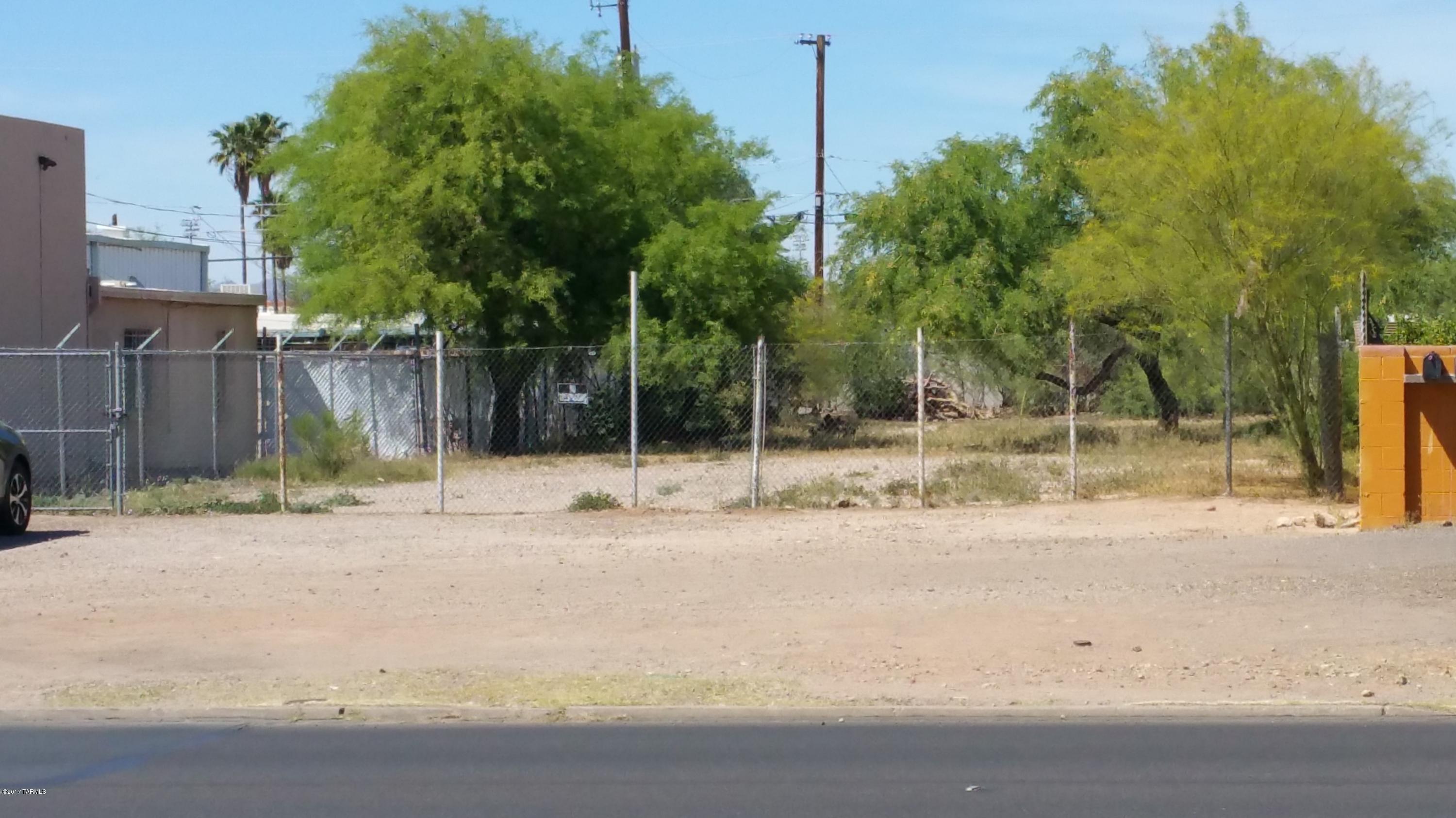 50' x 263' (approx) C-2 zoned lot. 50' frontage on Fort Lowell with approximate traffic count of 20,000 vpd. Accessible back alley. See C2 zoning use list in documents. Possible OCB.