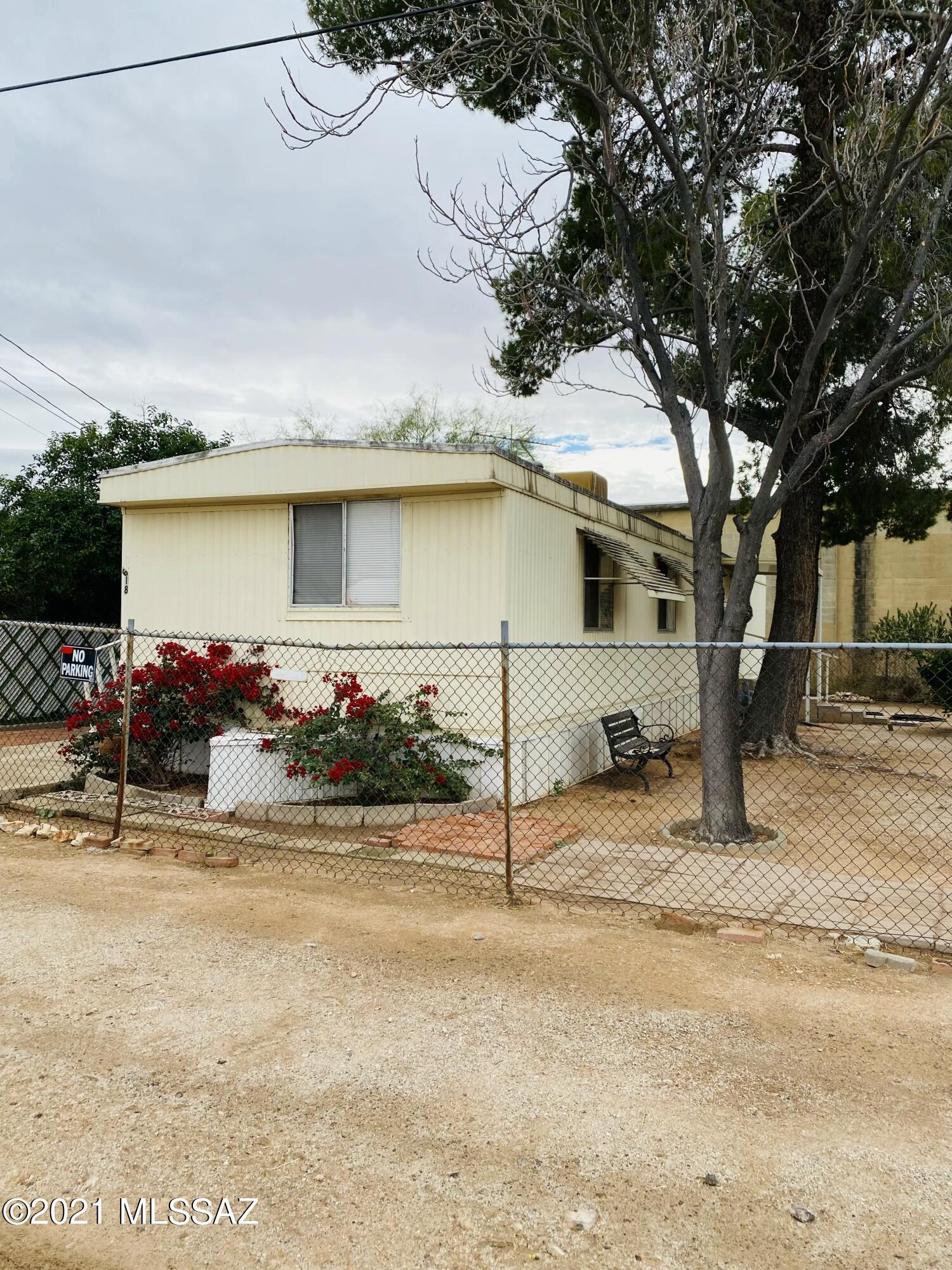 Los Ranchitos - Residential