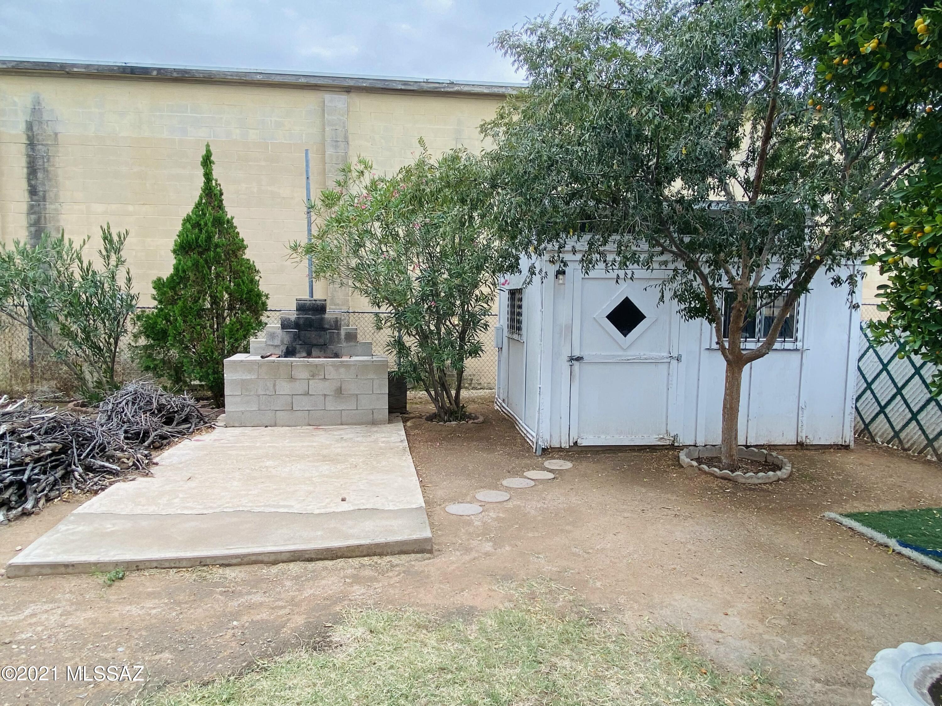 Los Ranchitos - Residential