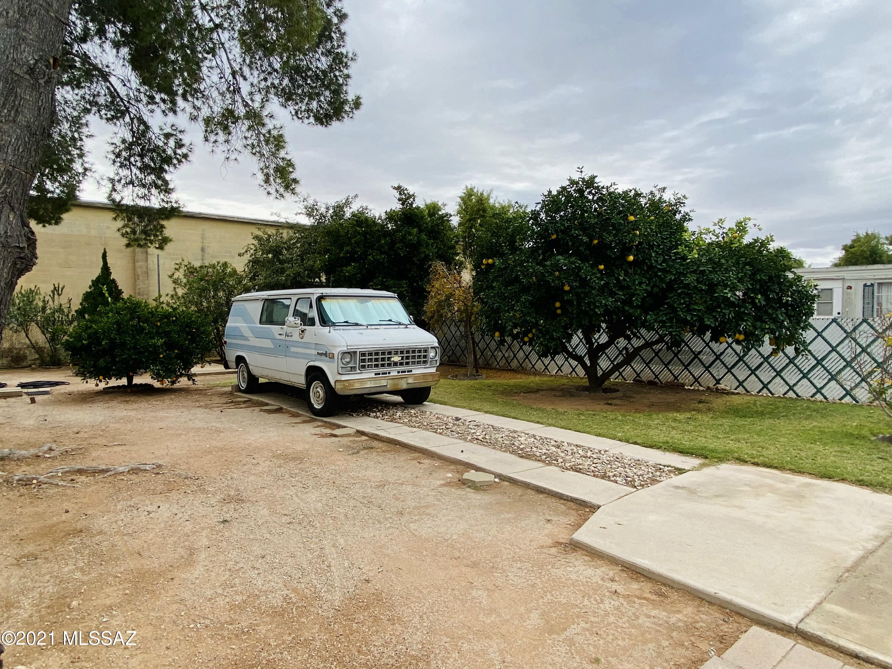 Los Ranchitos - Residential